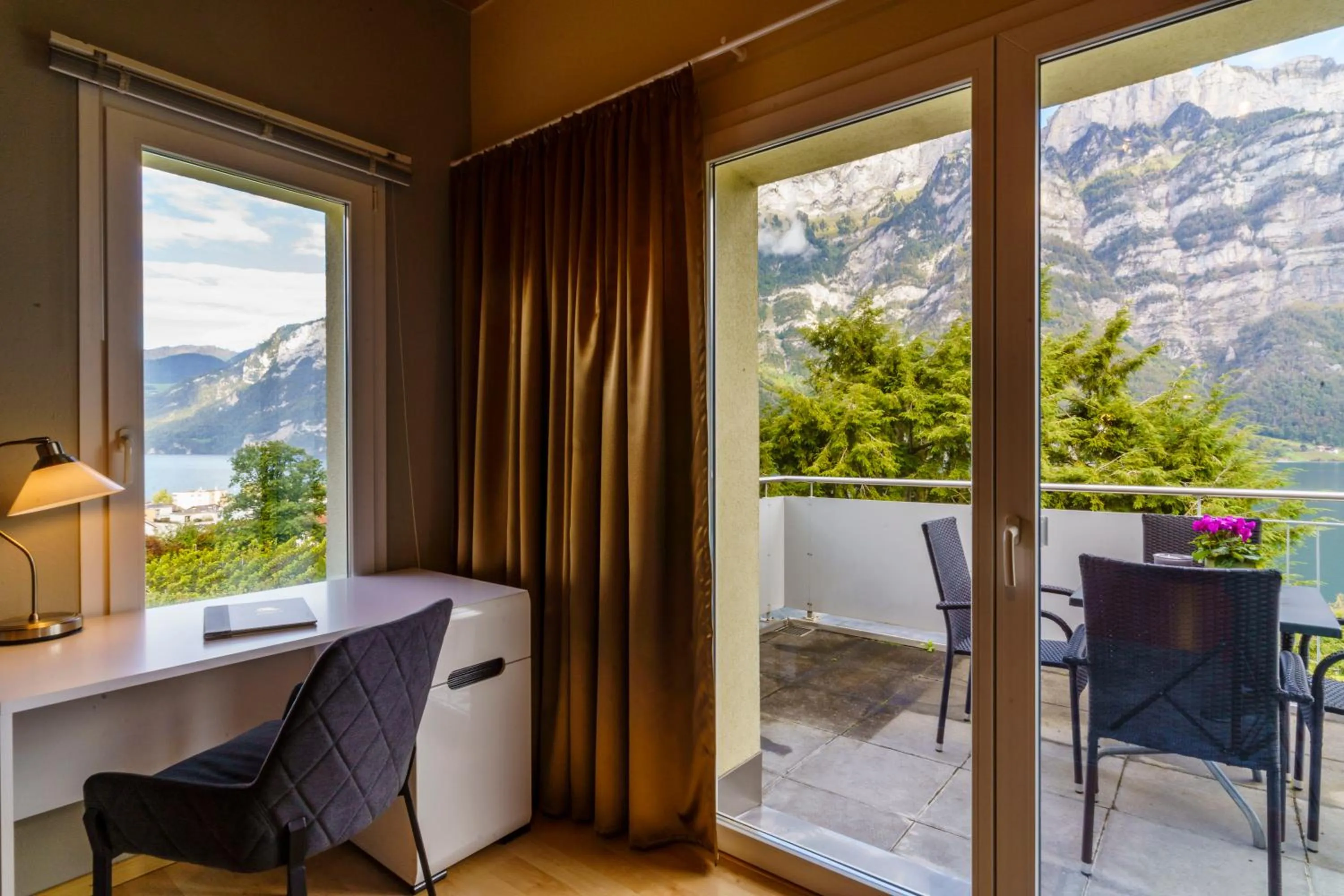 TV and multimedia in Seeblick SMART Hotel Rössli