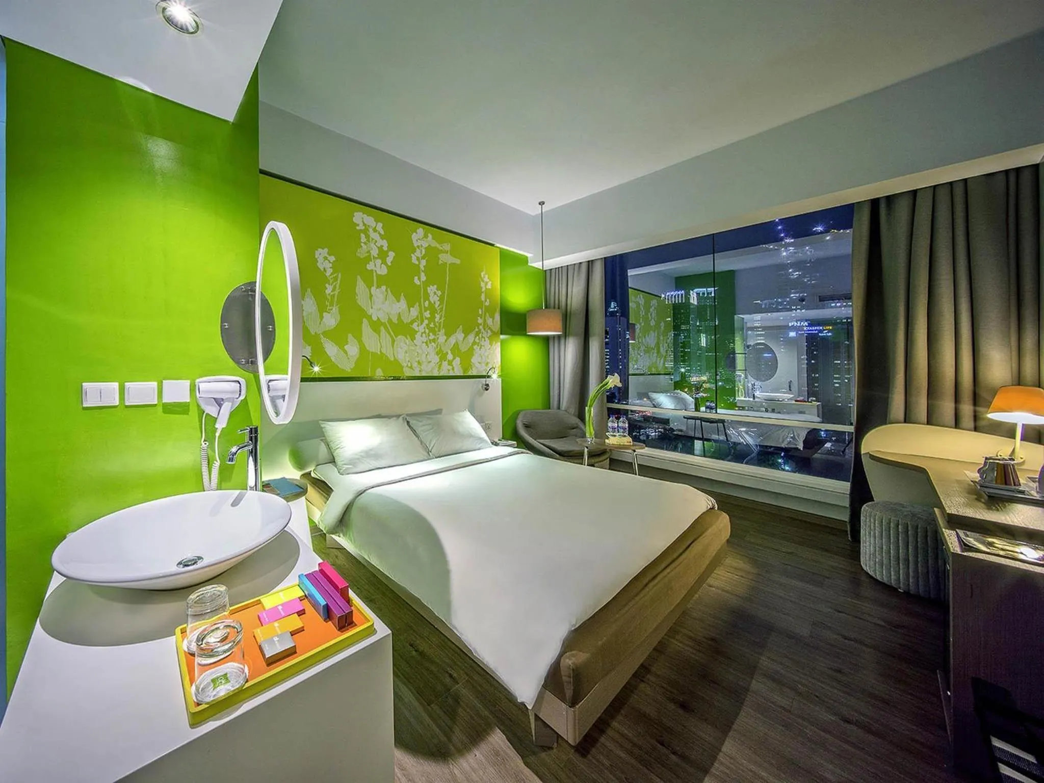 Property building, Bed in All Seasons Jakarta Thamrin