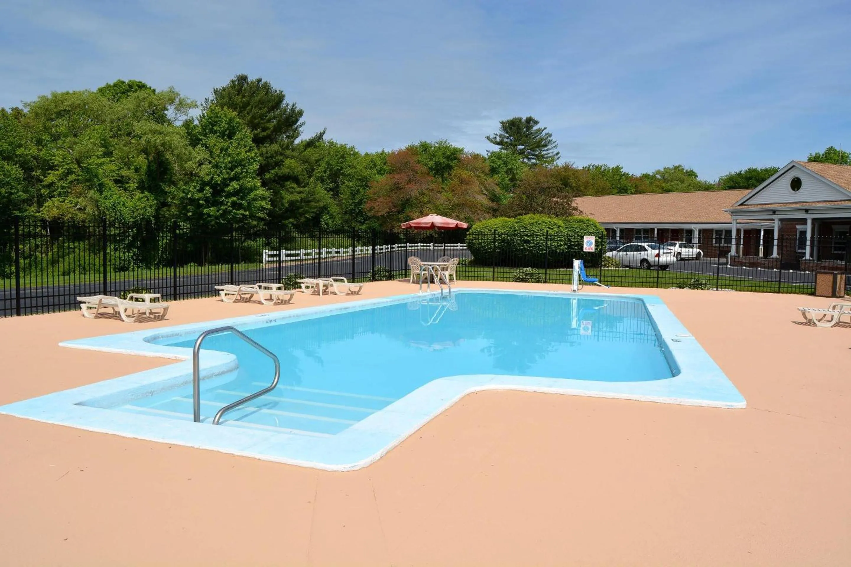 Swimming pool in Quality Inn Raynham - Taunton