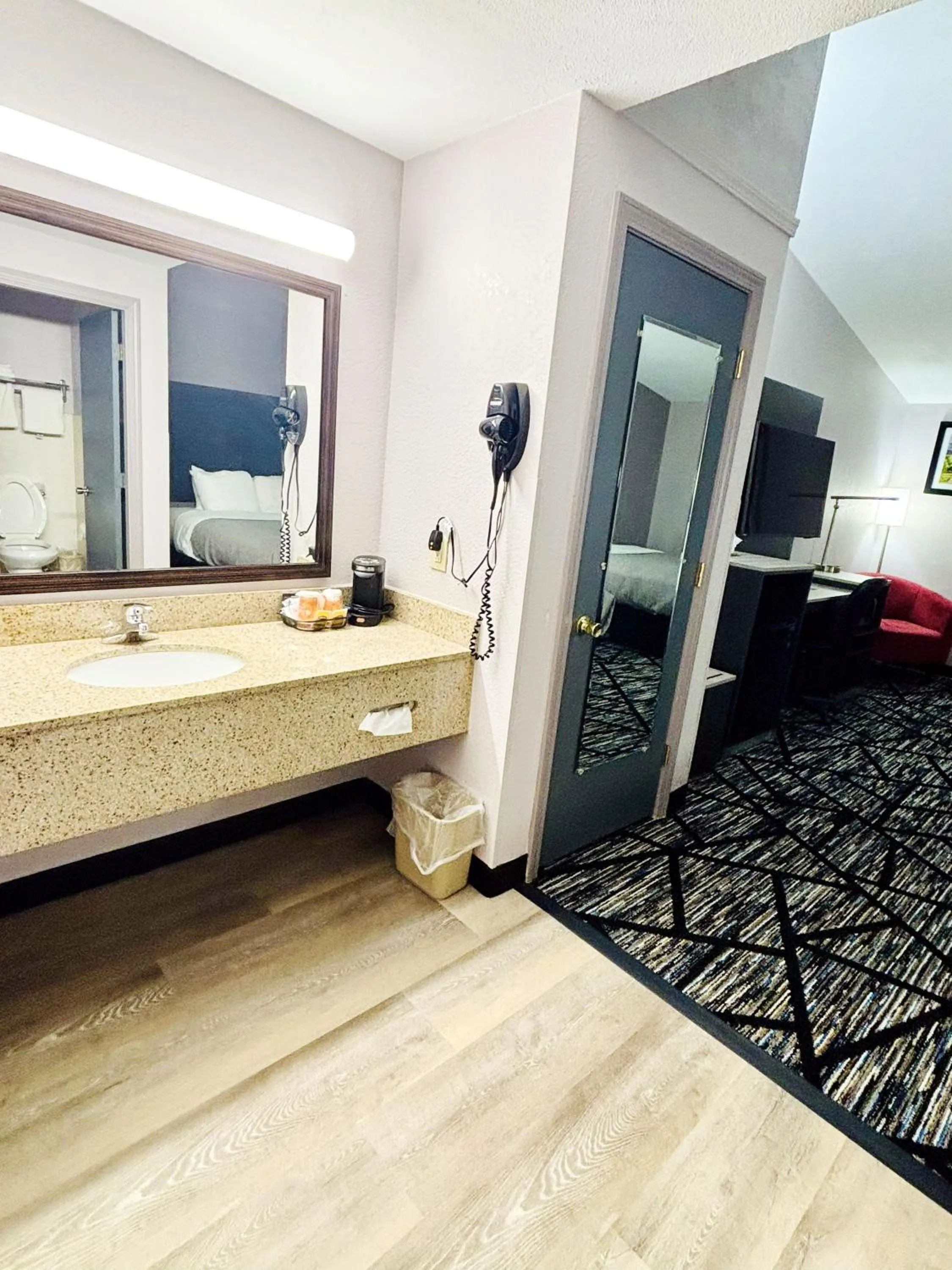 Area and facilities, Bed in Quality Inn Raynham - Taunton