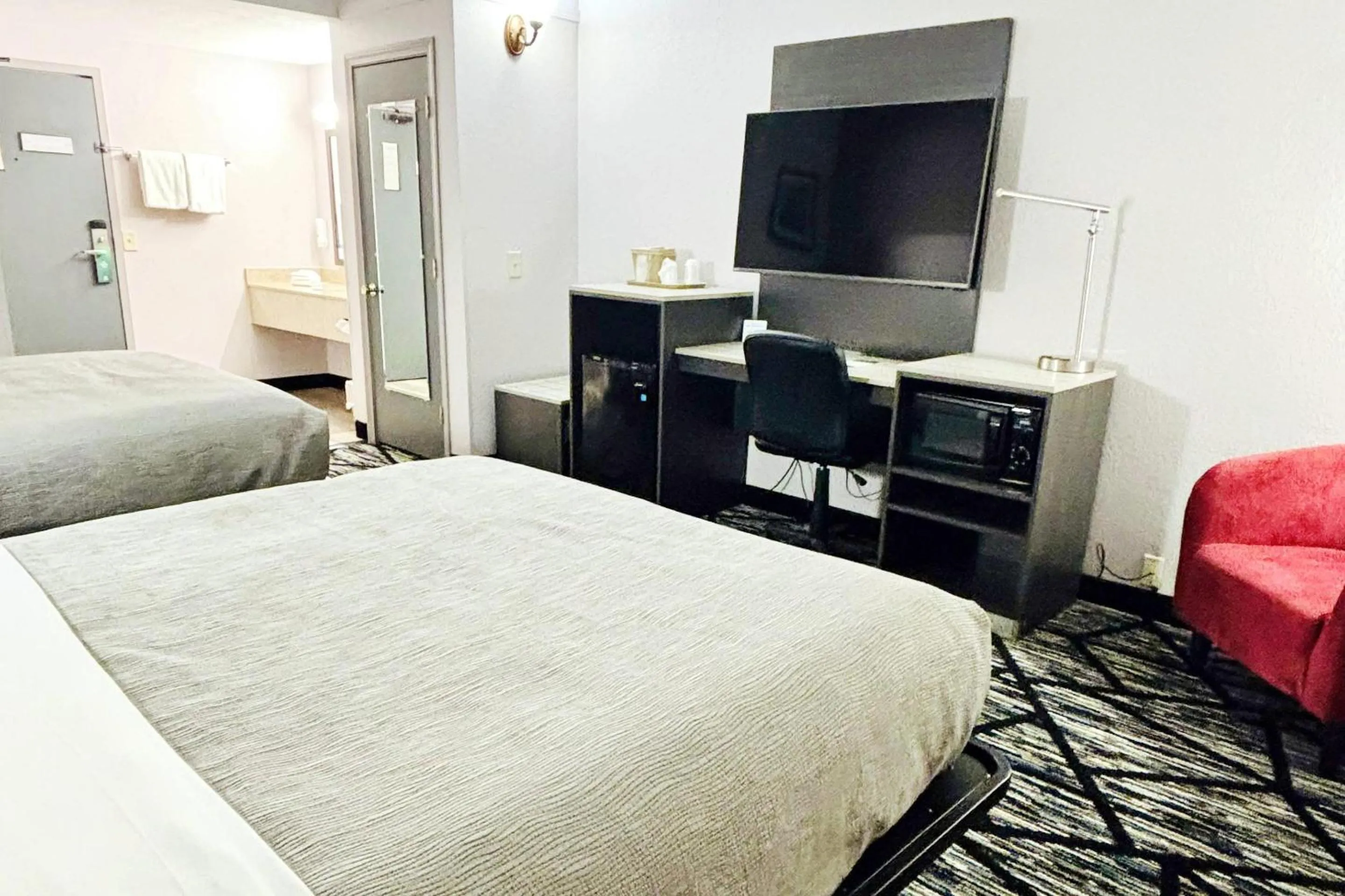 Bedroom, Bed in Quality Inn Raynham - Taunton