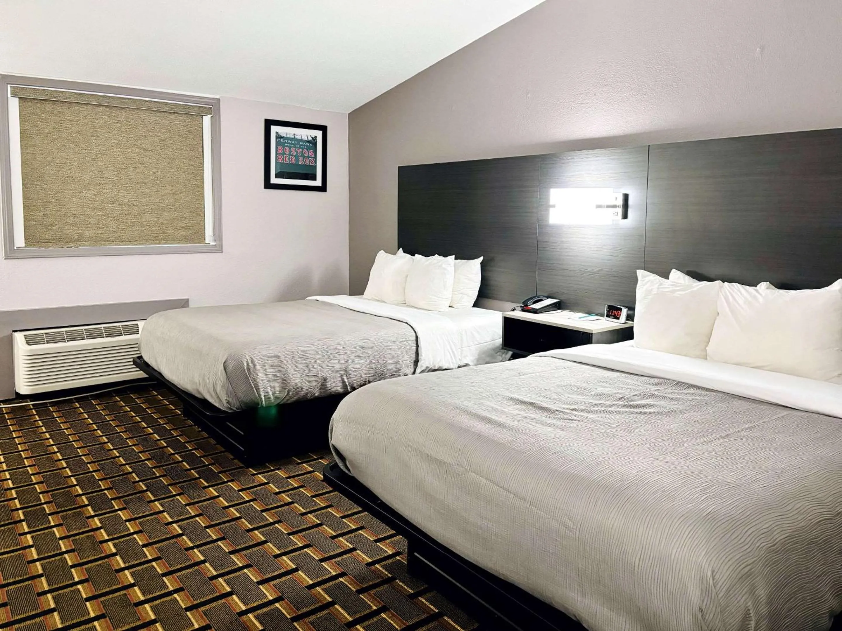 Bedroom, Bed in Quality Inn Raynham - Taunton