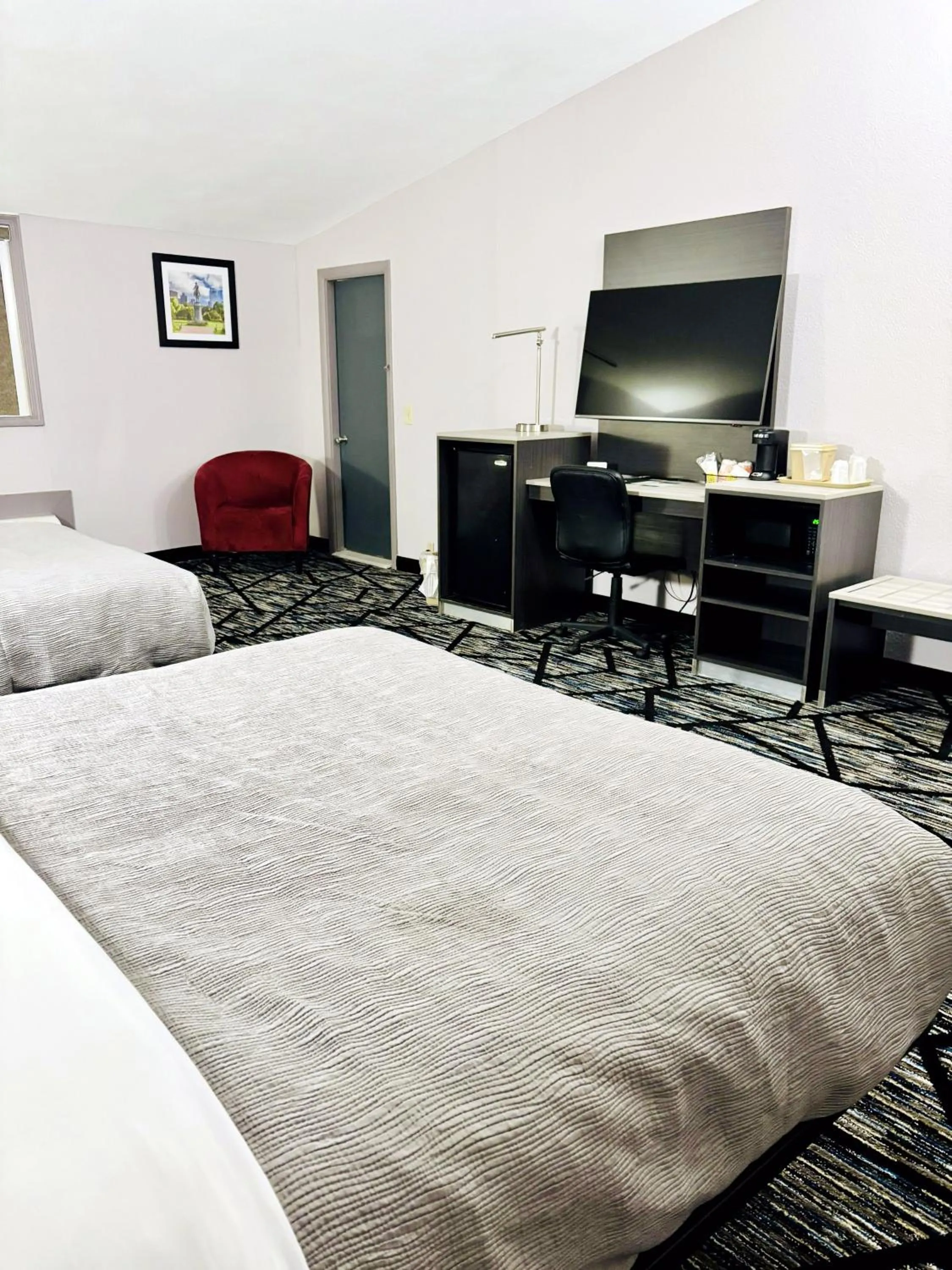 TV and multimedia, Bed in Quality Inn Raynham - Taunton