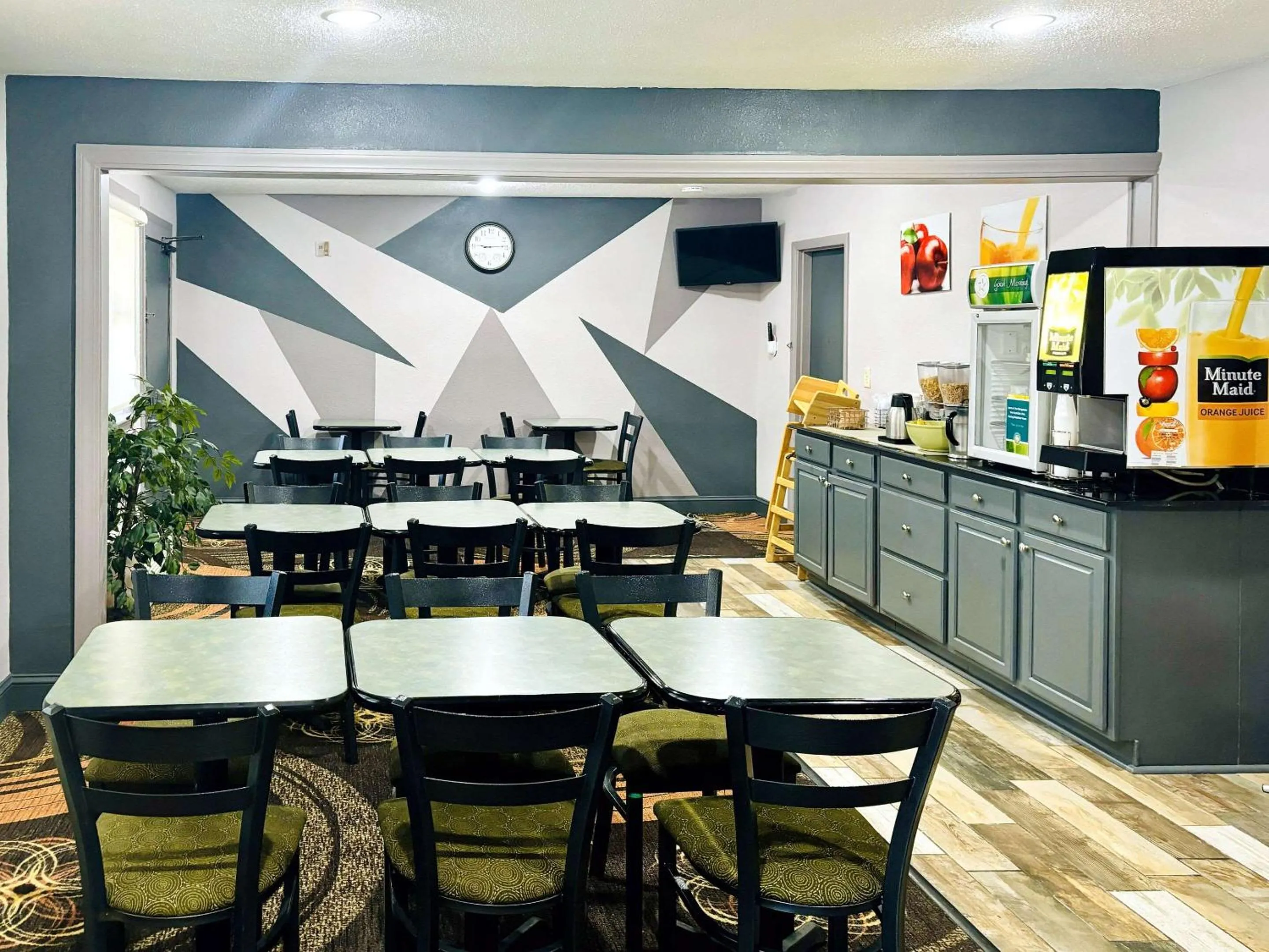 Breakfast in Quality Inn Raynham - Taunton