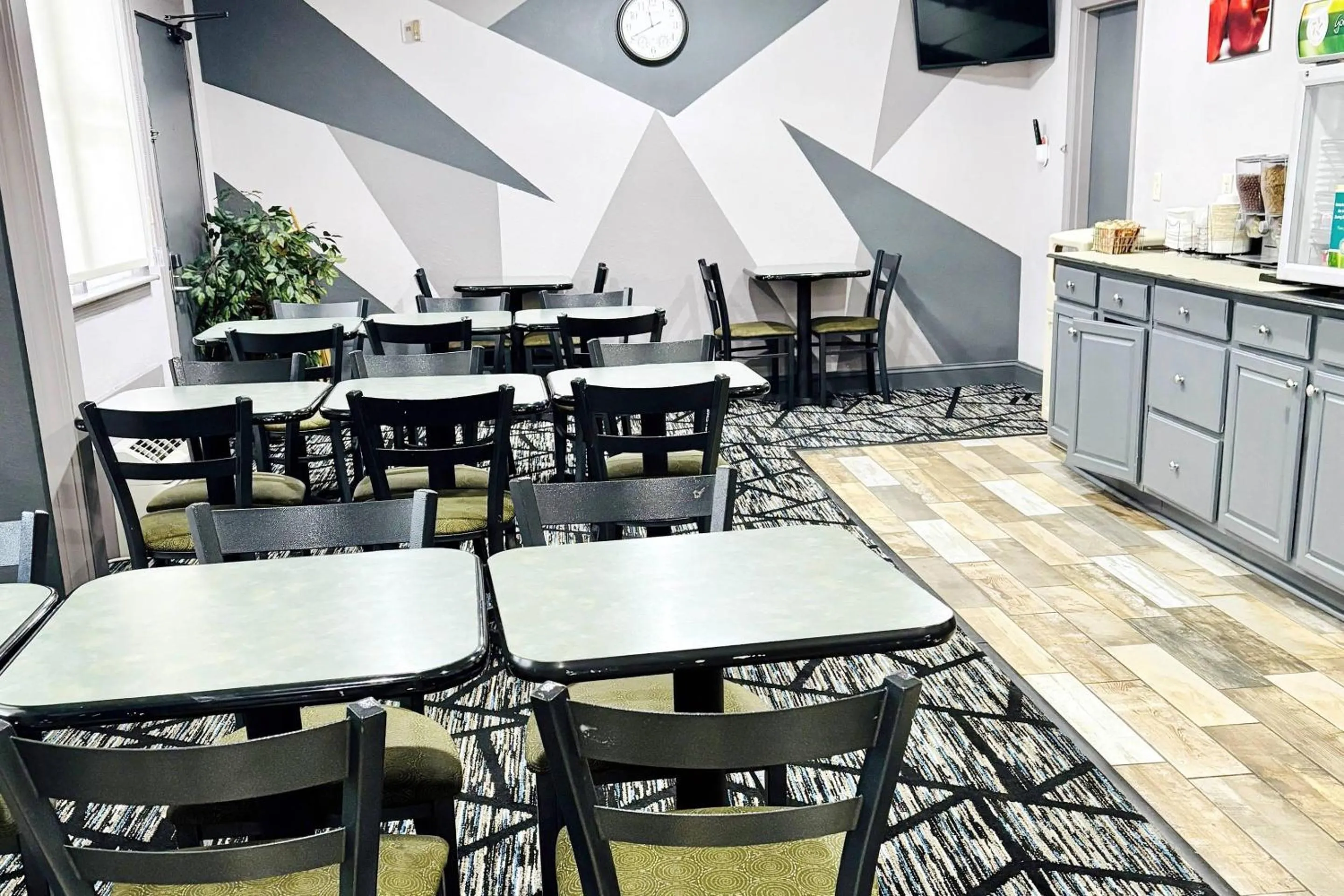 Breakfast in Quality Inn Raynham - Taunton