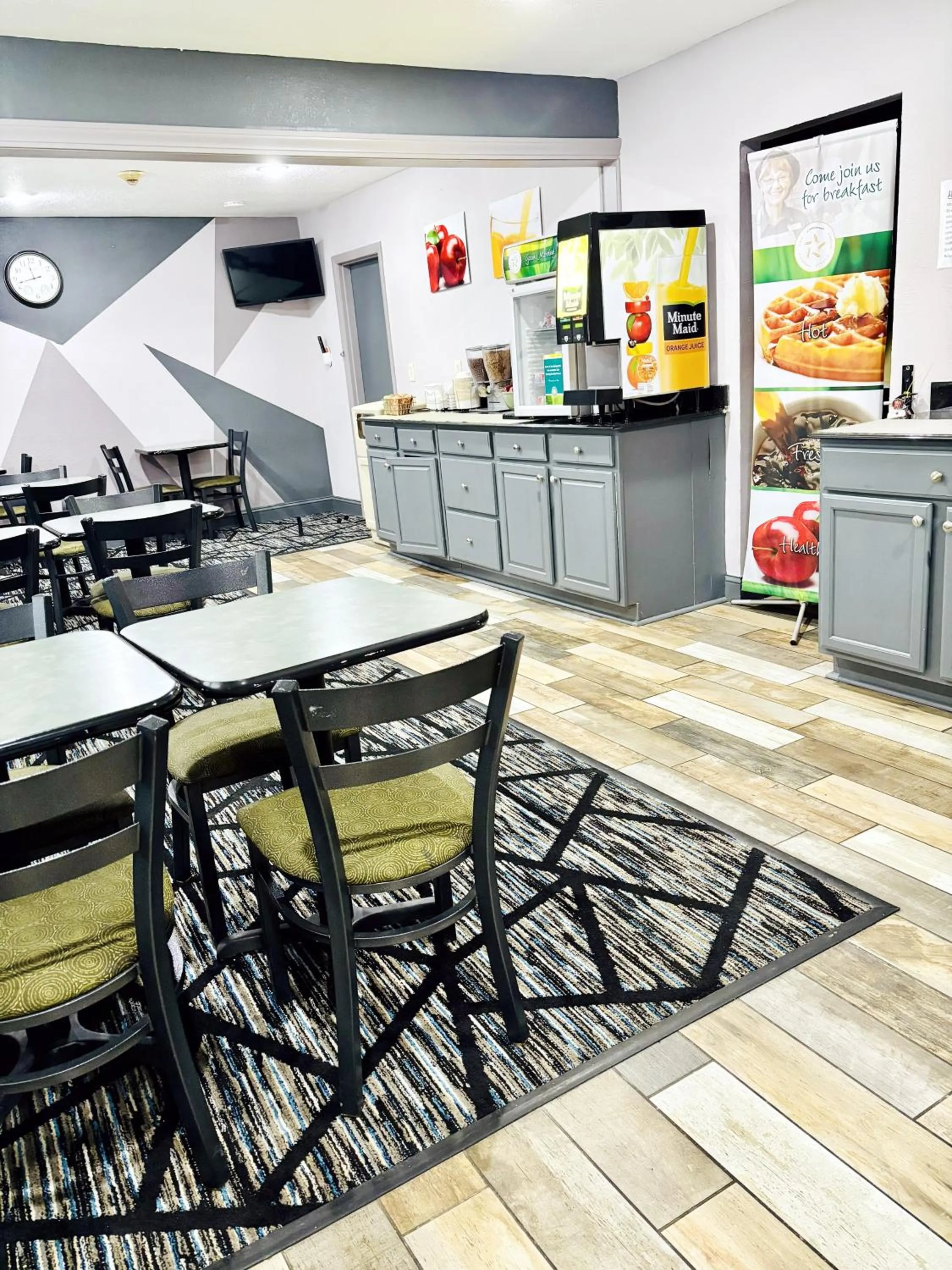 Breakfast in Quality Inn Raynham - Taunton