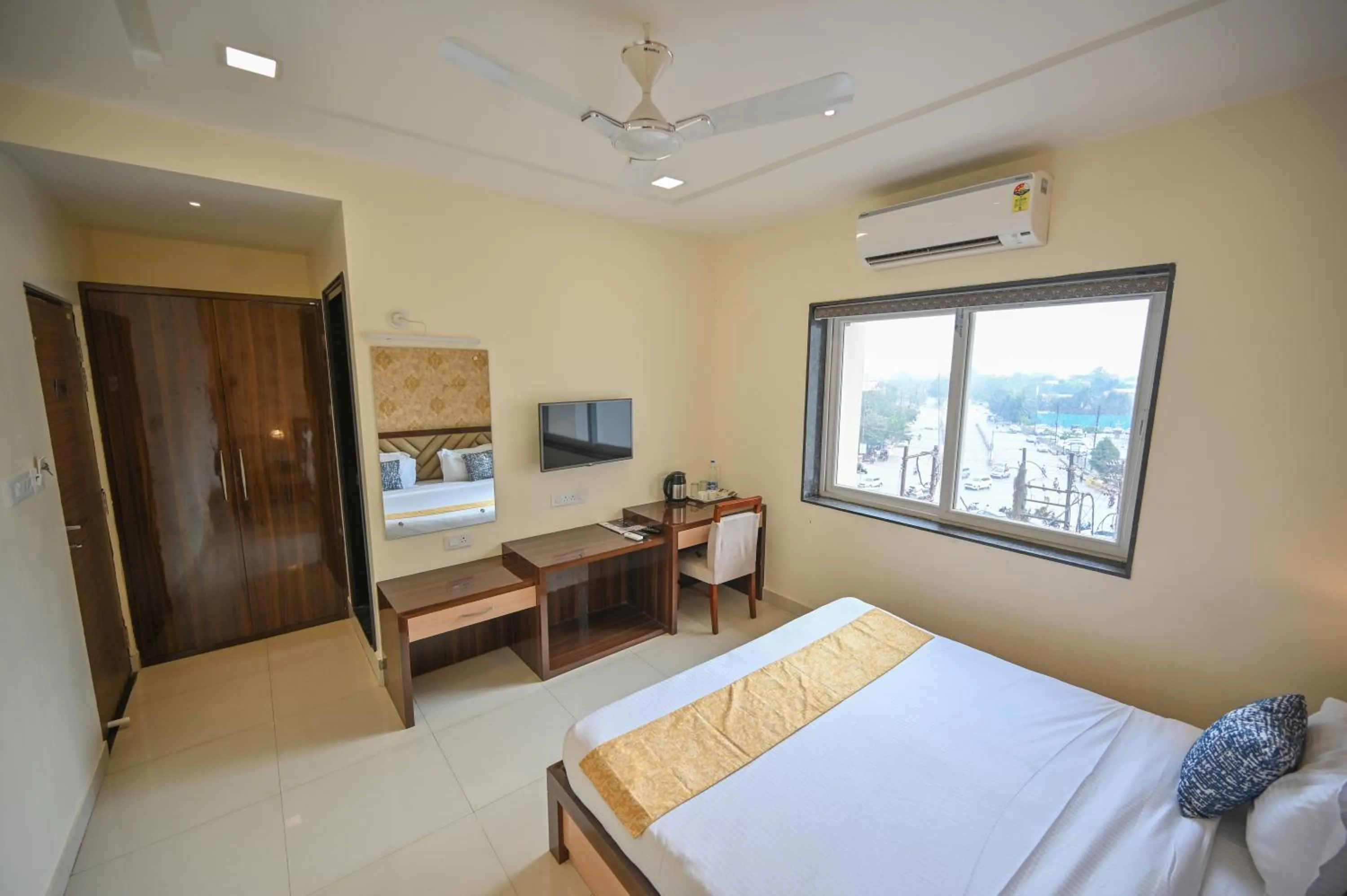 View (from property/room), Bed in Blueberry Inn