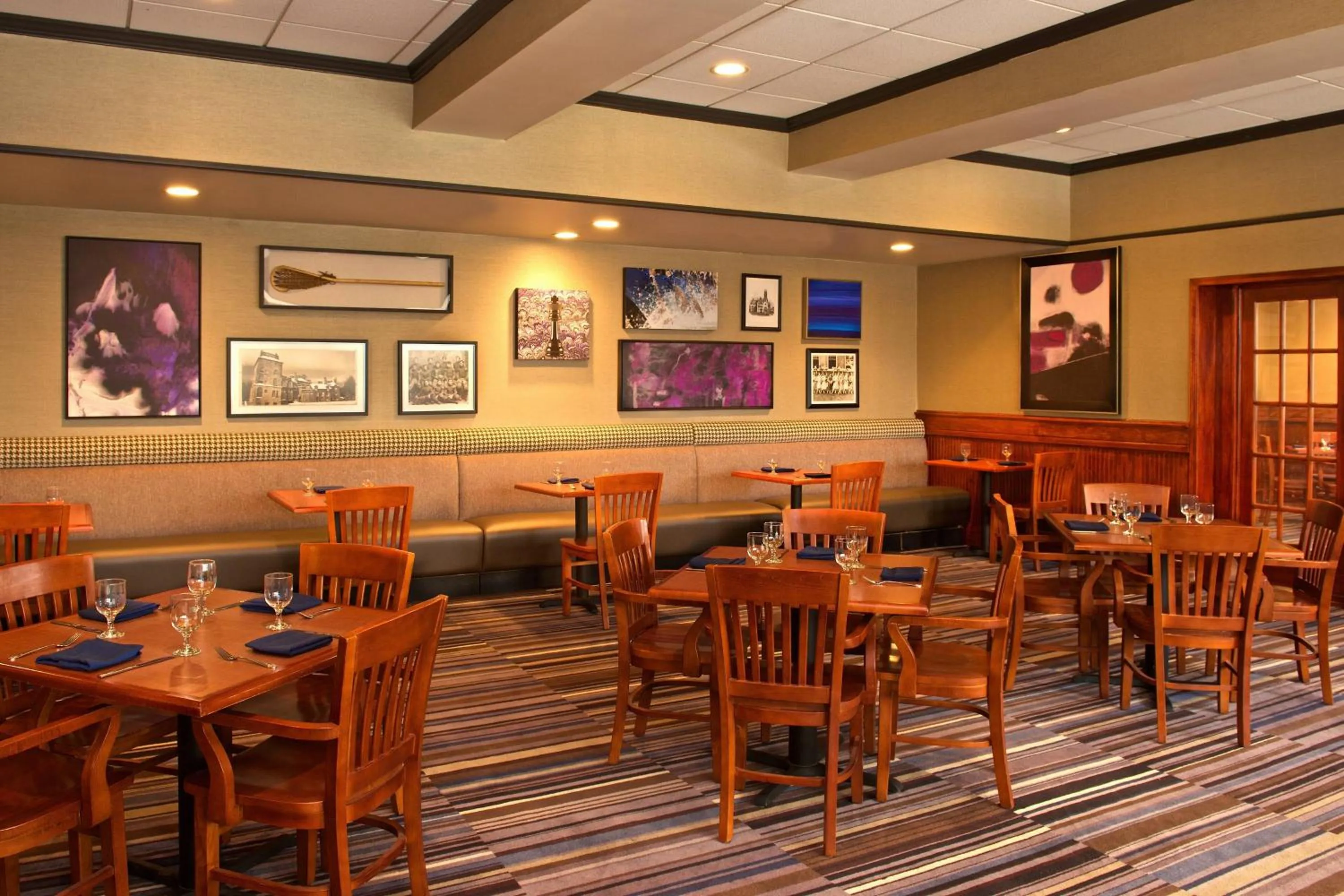 Restaurant/places to eat in Sheraton Bucks County Langhorne