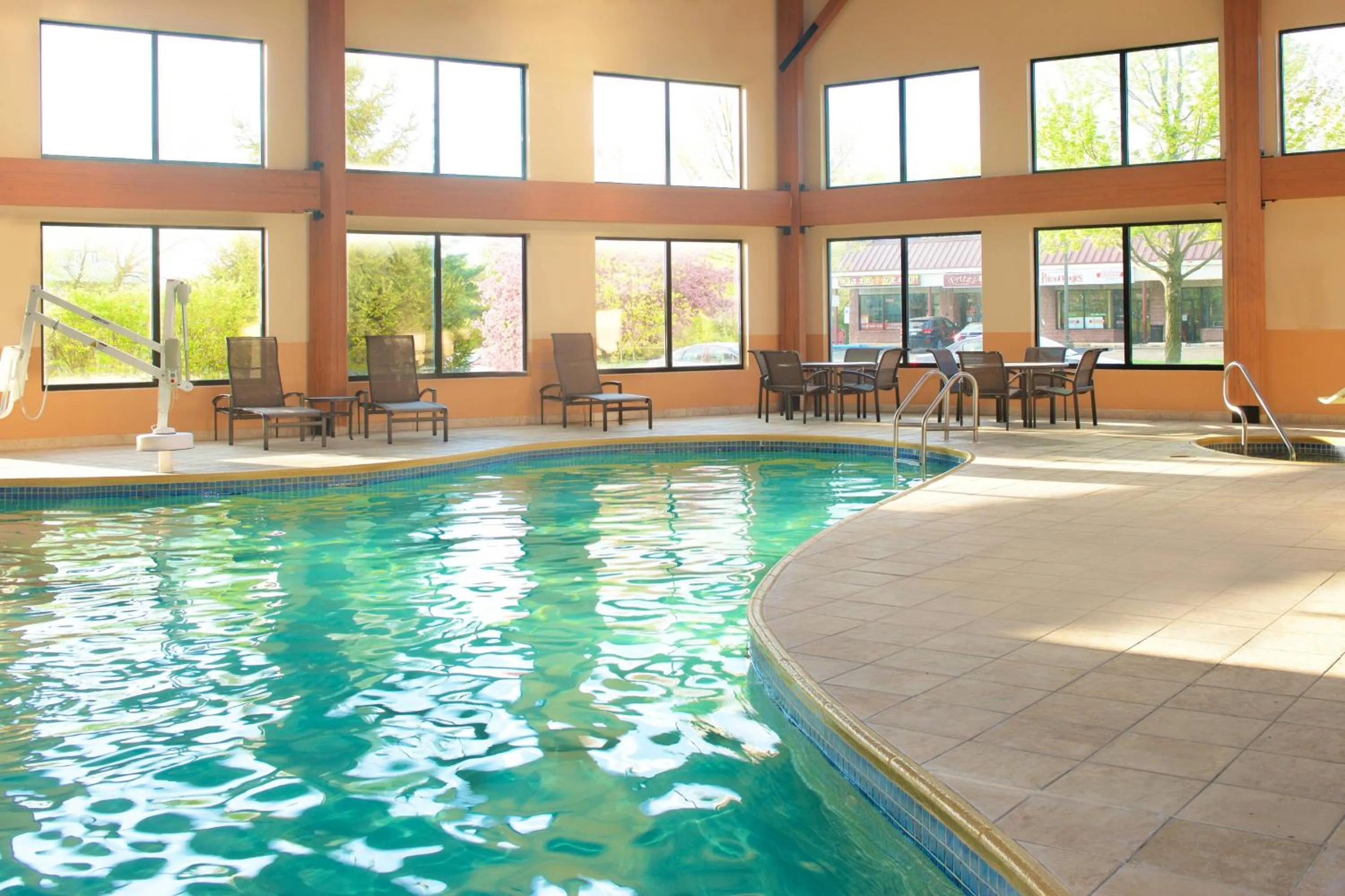 Swimming pool in Sheraton Bucks County Langhorne
