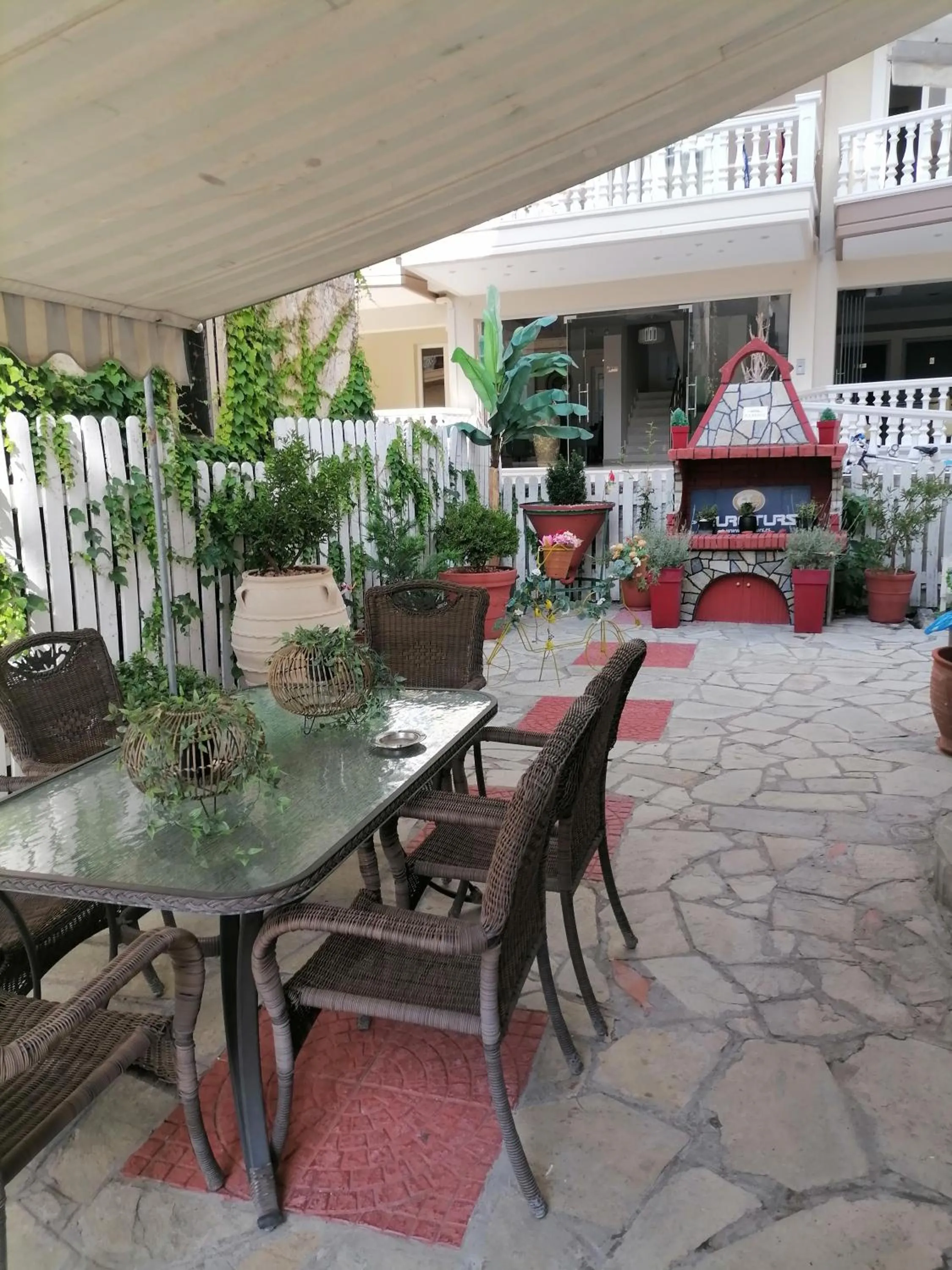 Patio in Hotel Exarhos