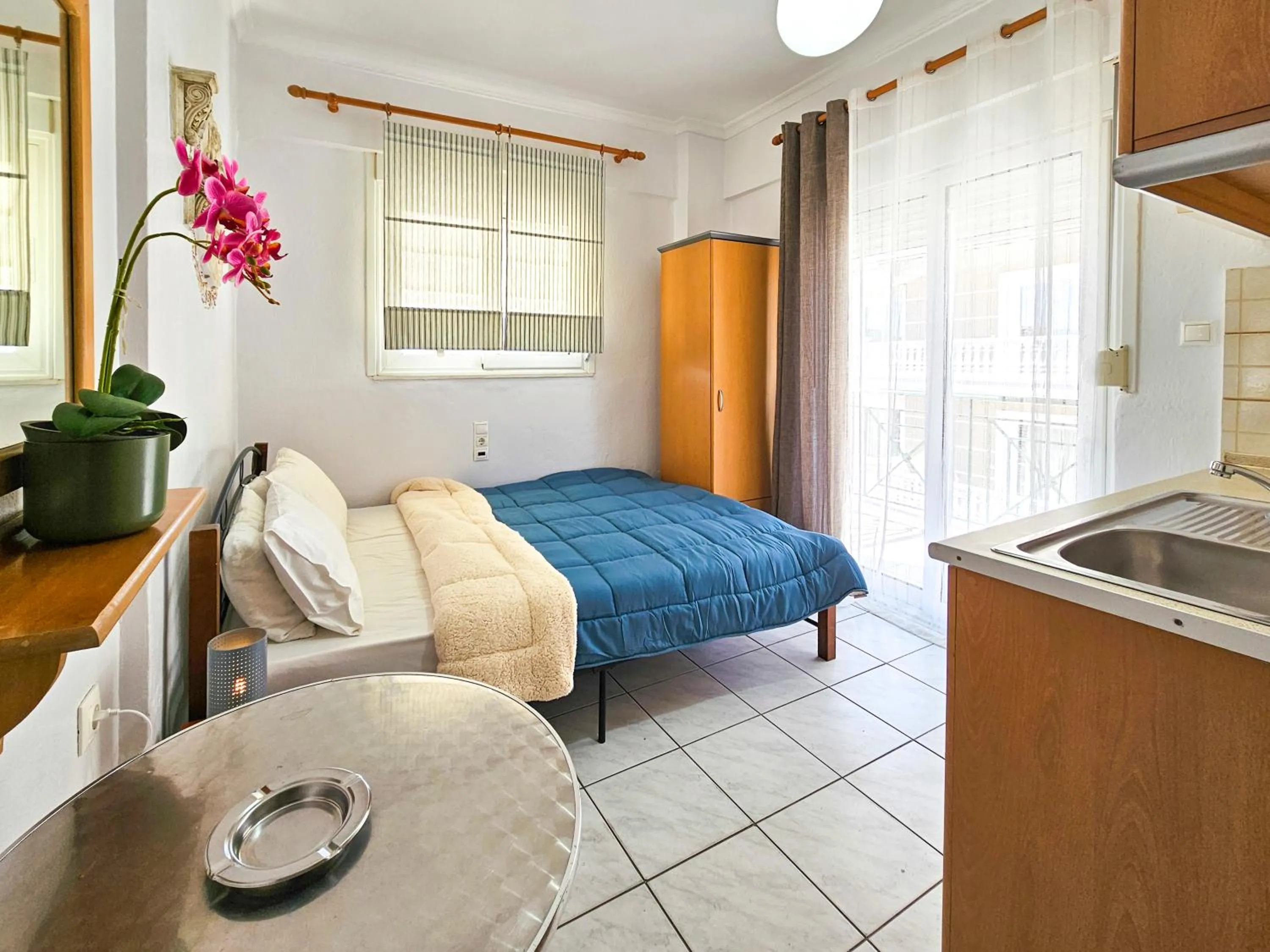 Bed in Hotel Exarhos