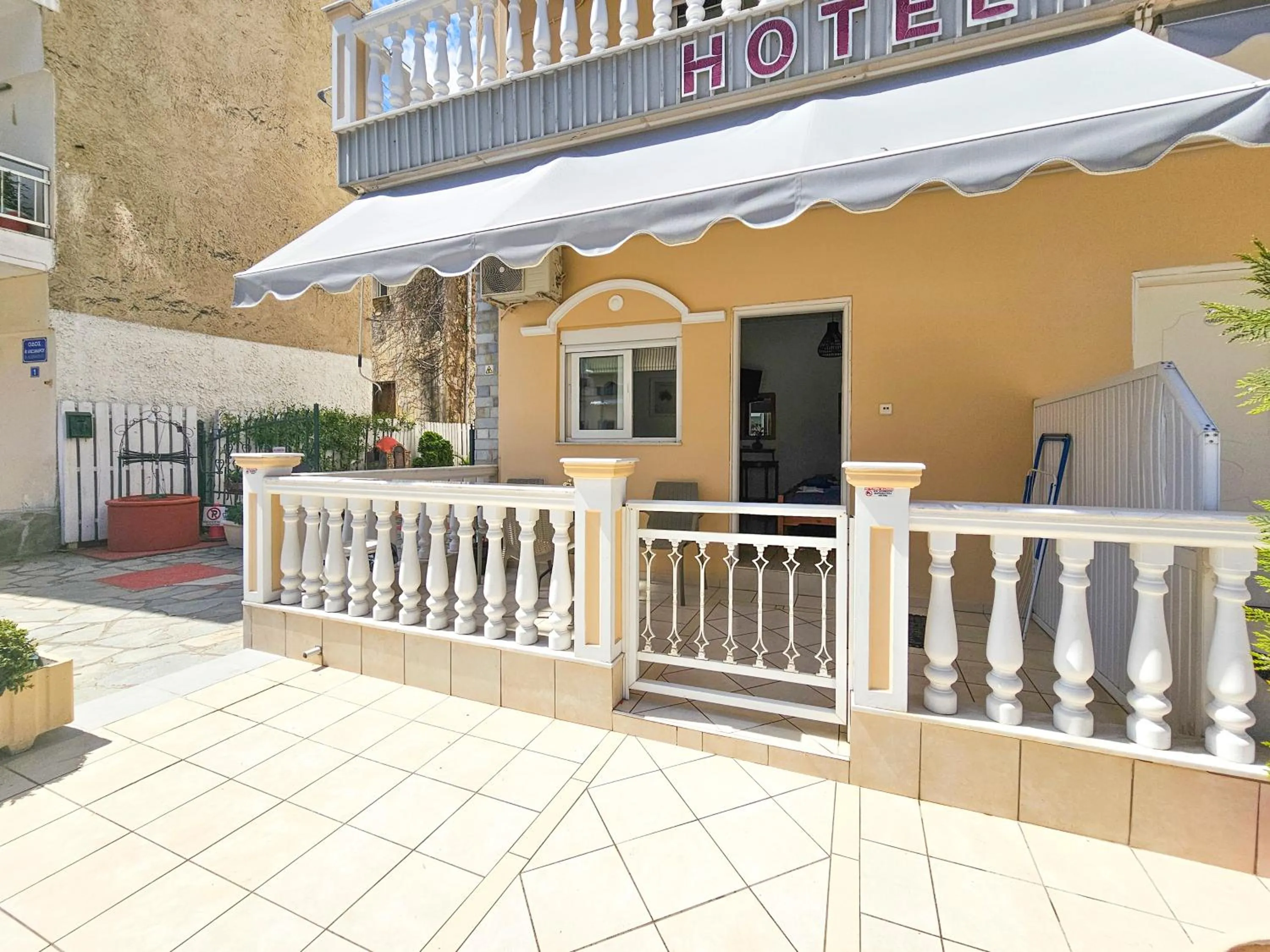 Garden in Hotel Exarhos