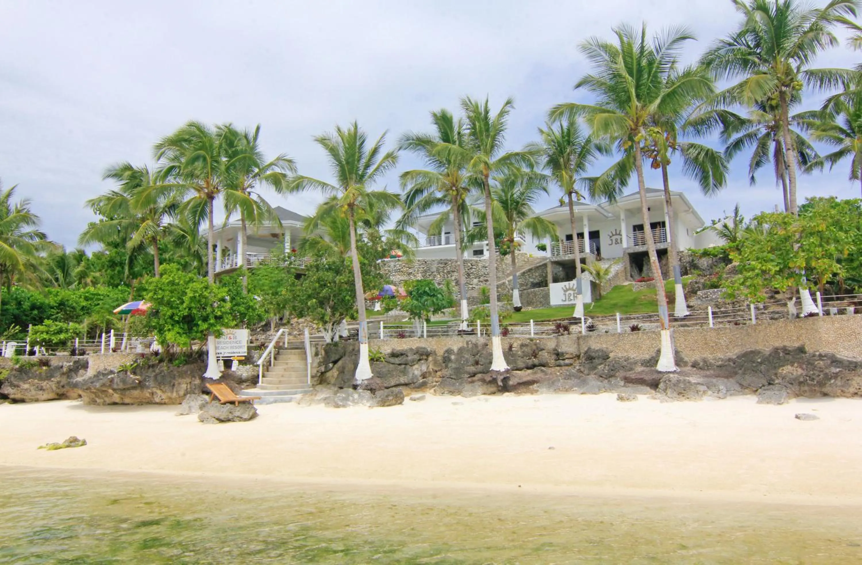 Beach in J&R Residence