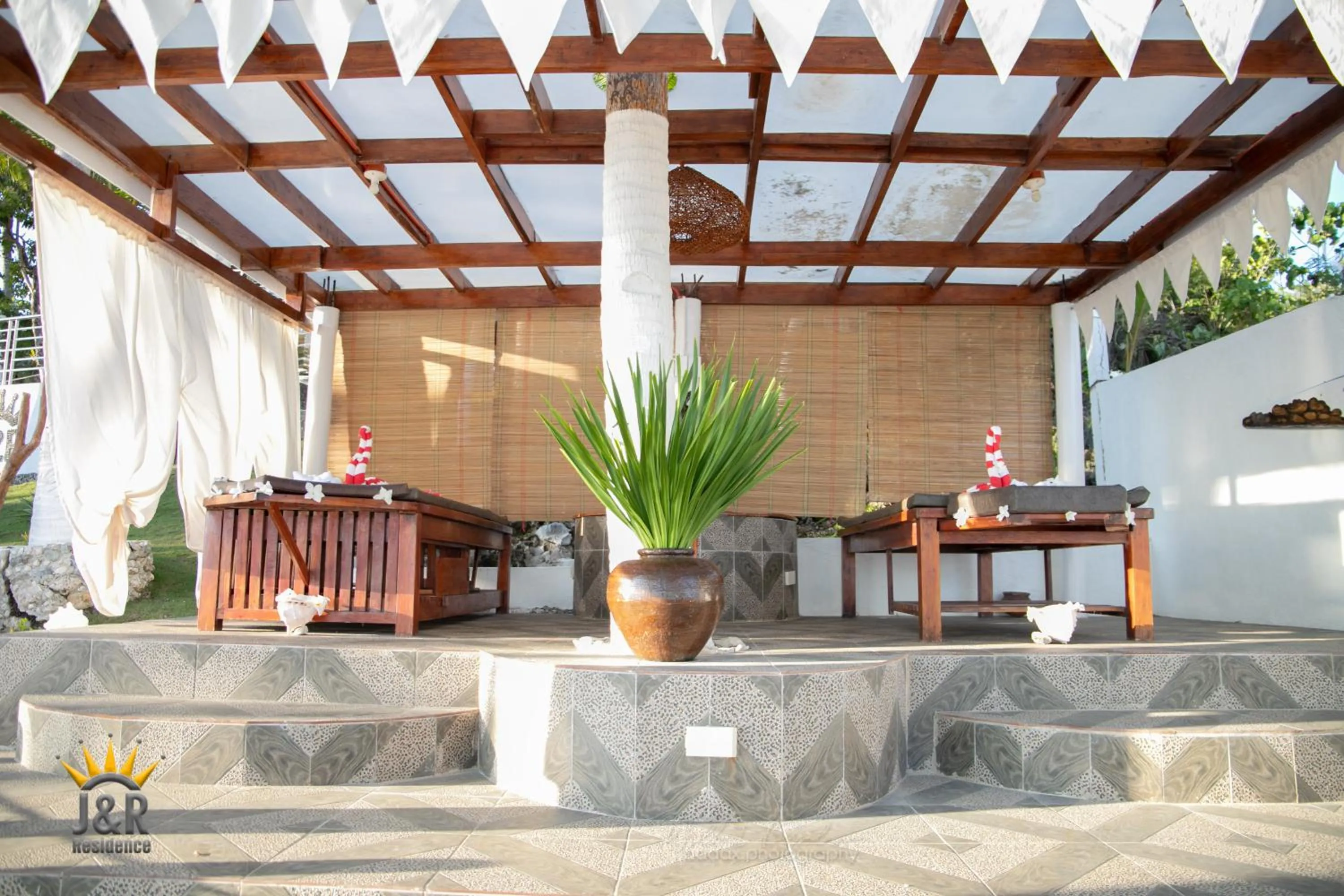 Massage in J&R Residence