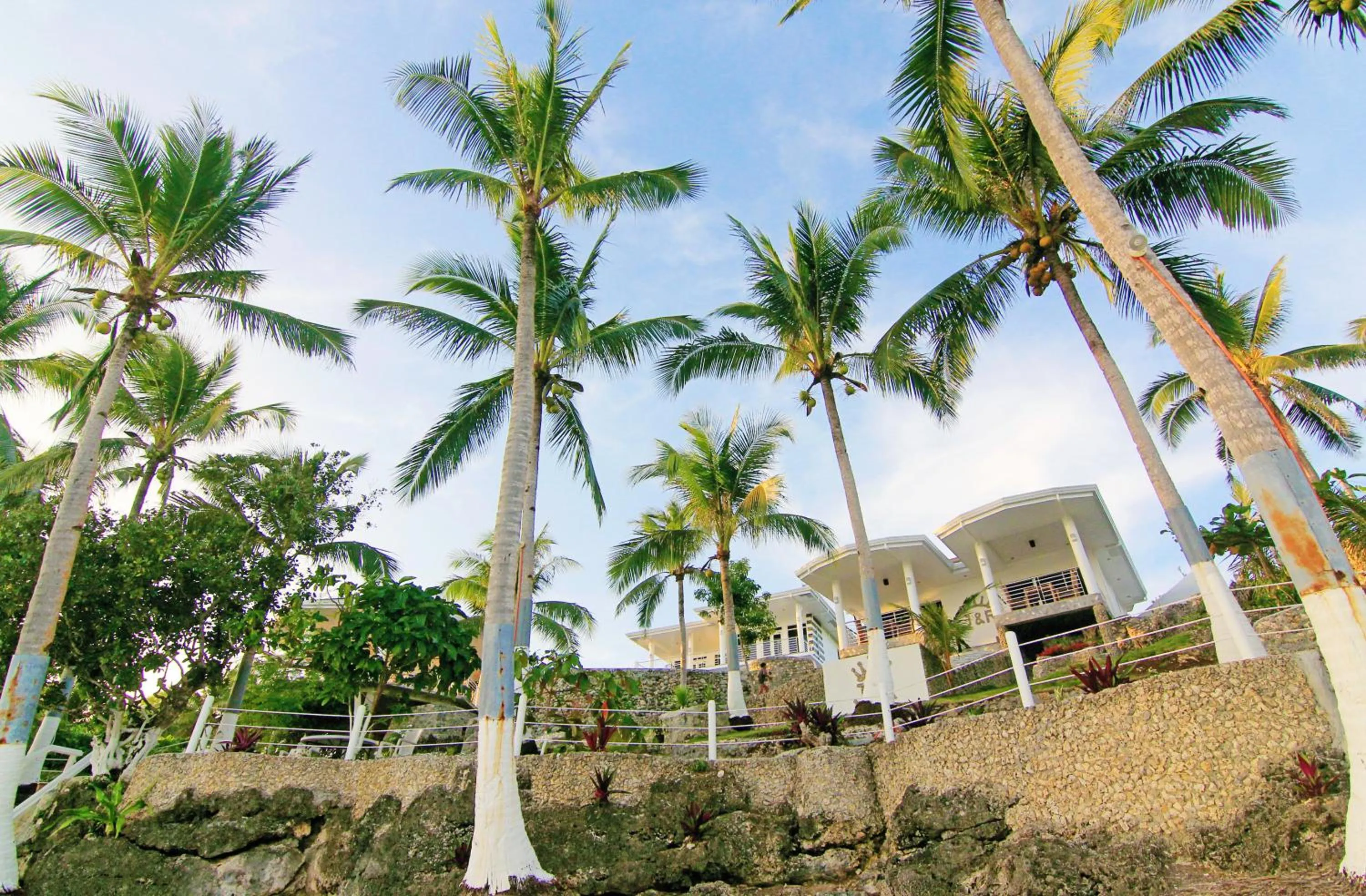 Facade/entrance in J&R Residence