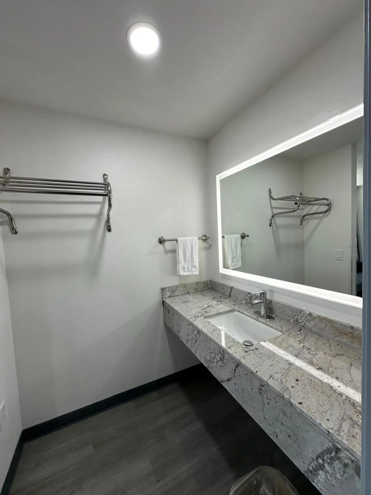 Bathroom in Motel Santa Cruz