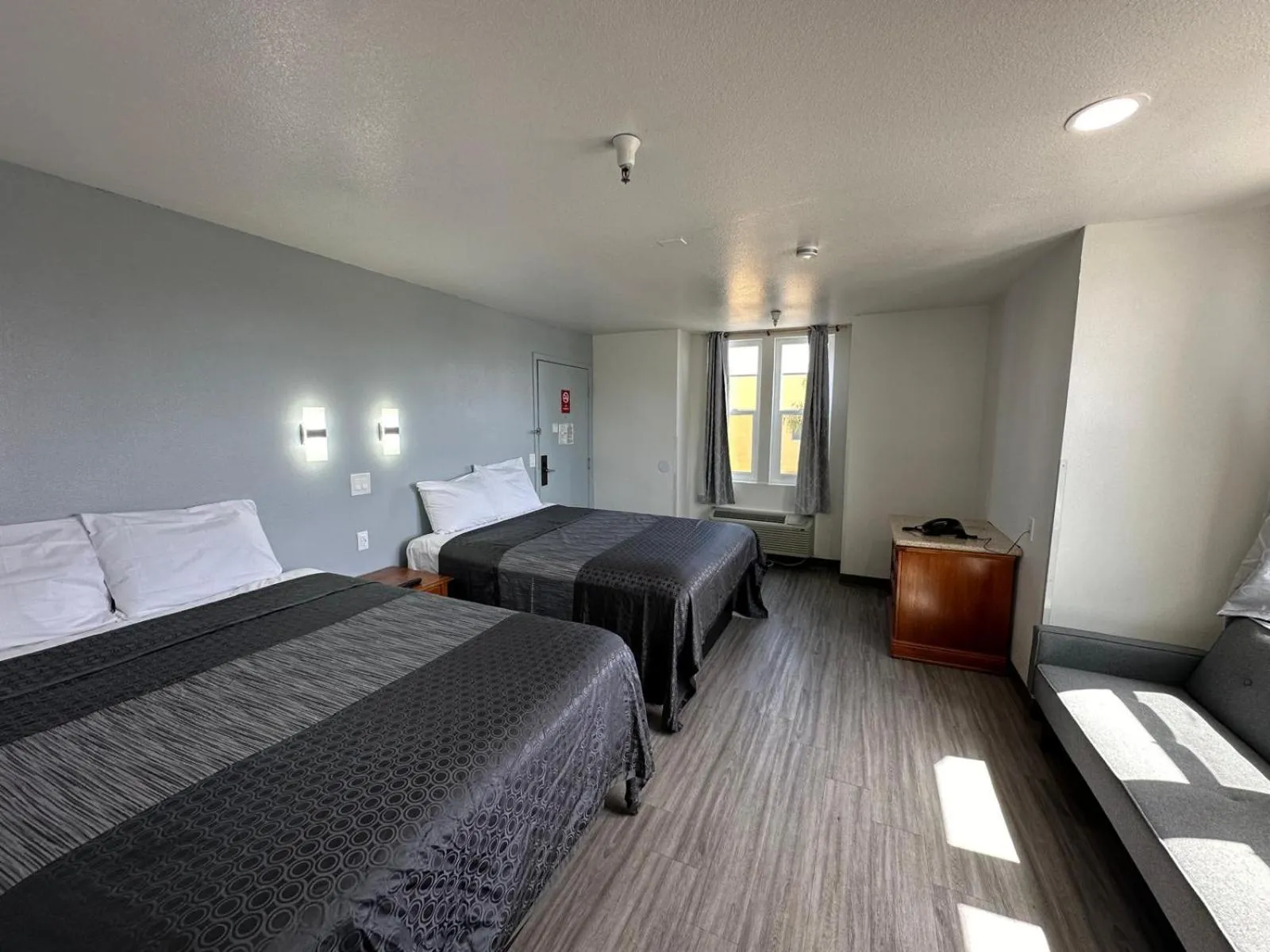 Bed in Motel Santa Cruz