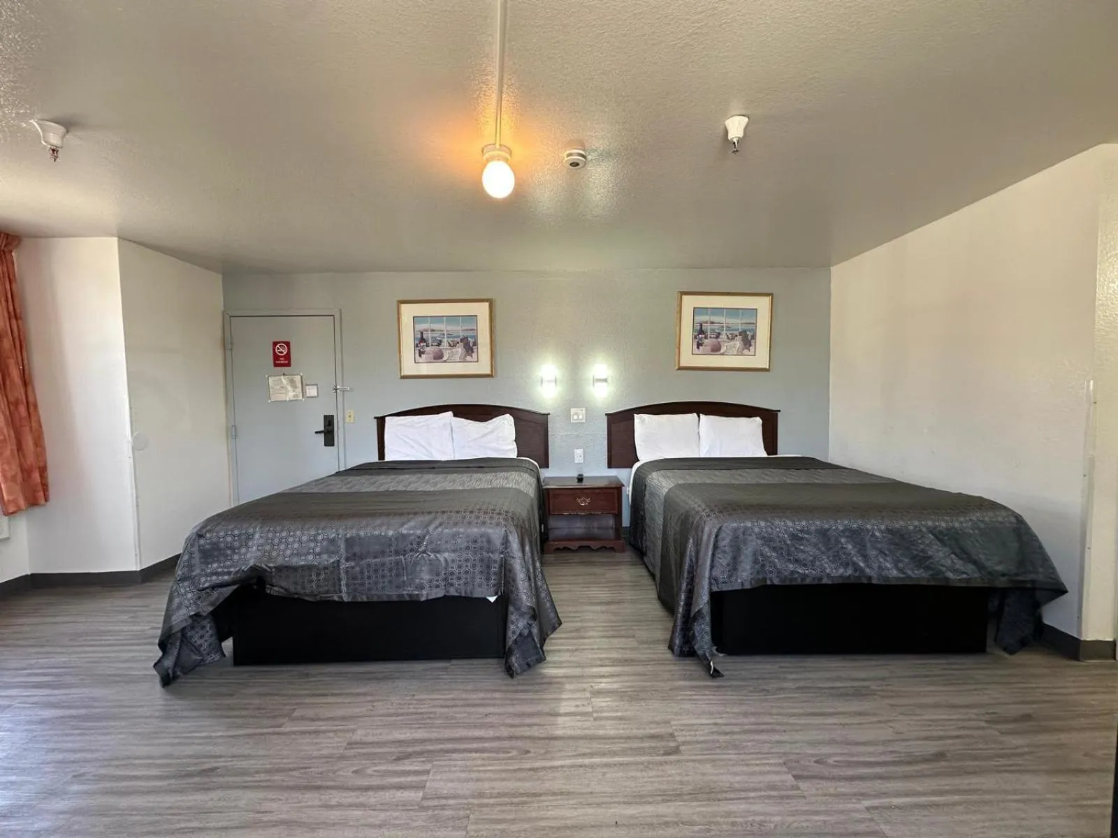 Bed in Motel Santa Cruz