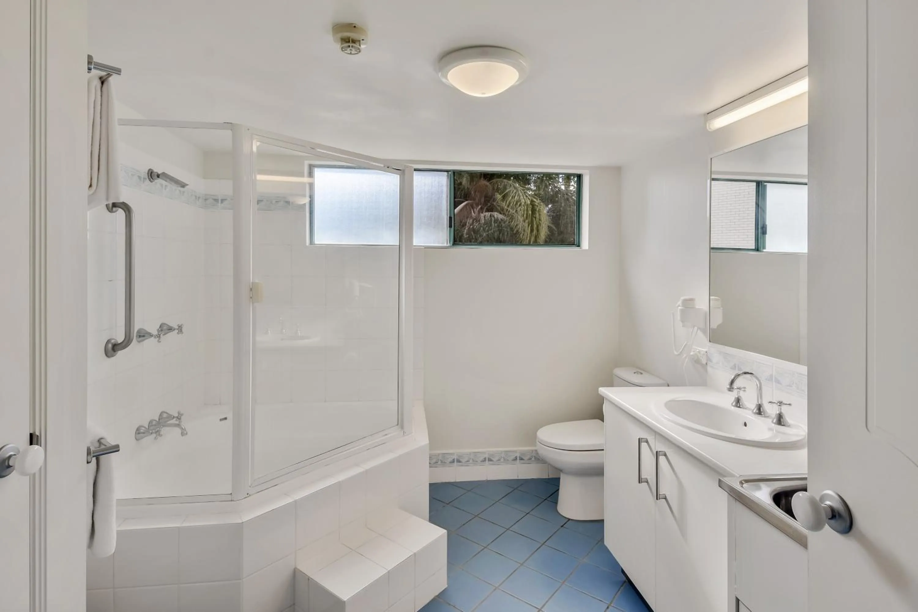 Shower in Excellsior Apartments