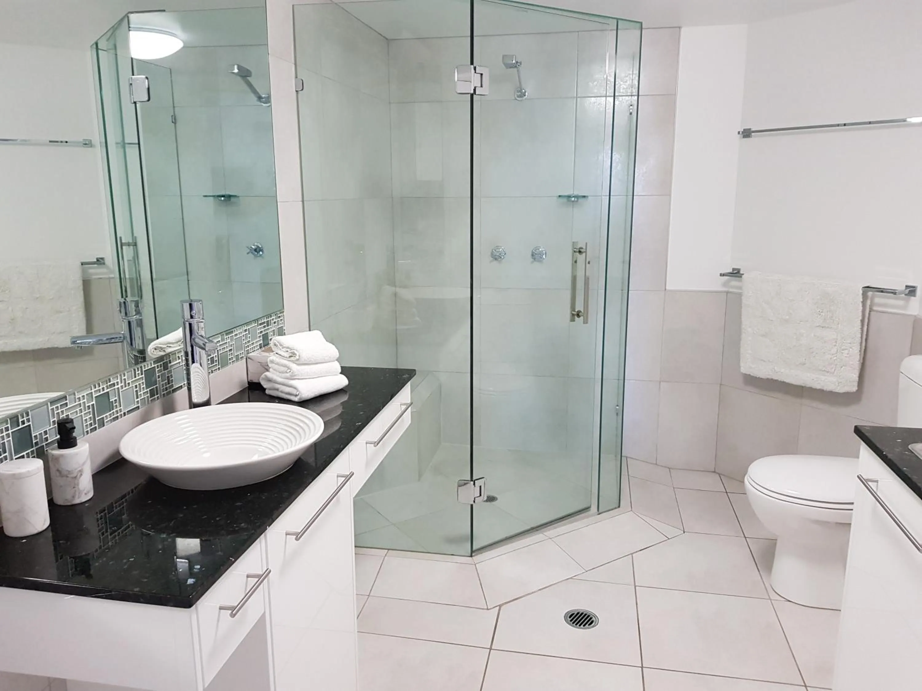 Bathroom in Excellsior Apartments