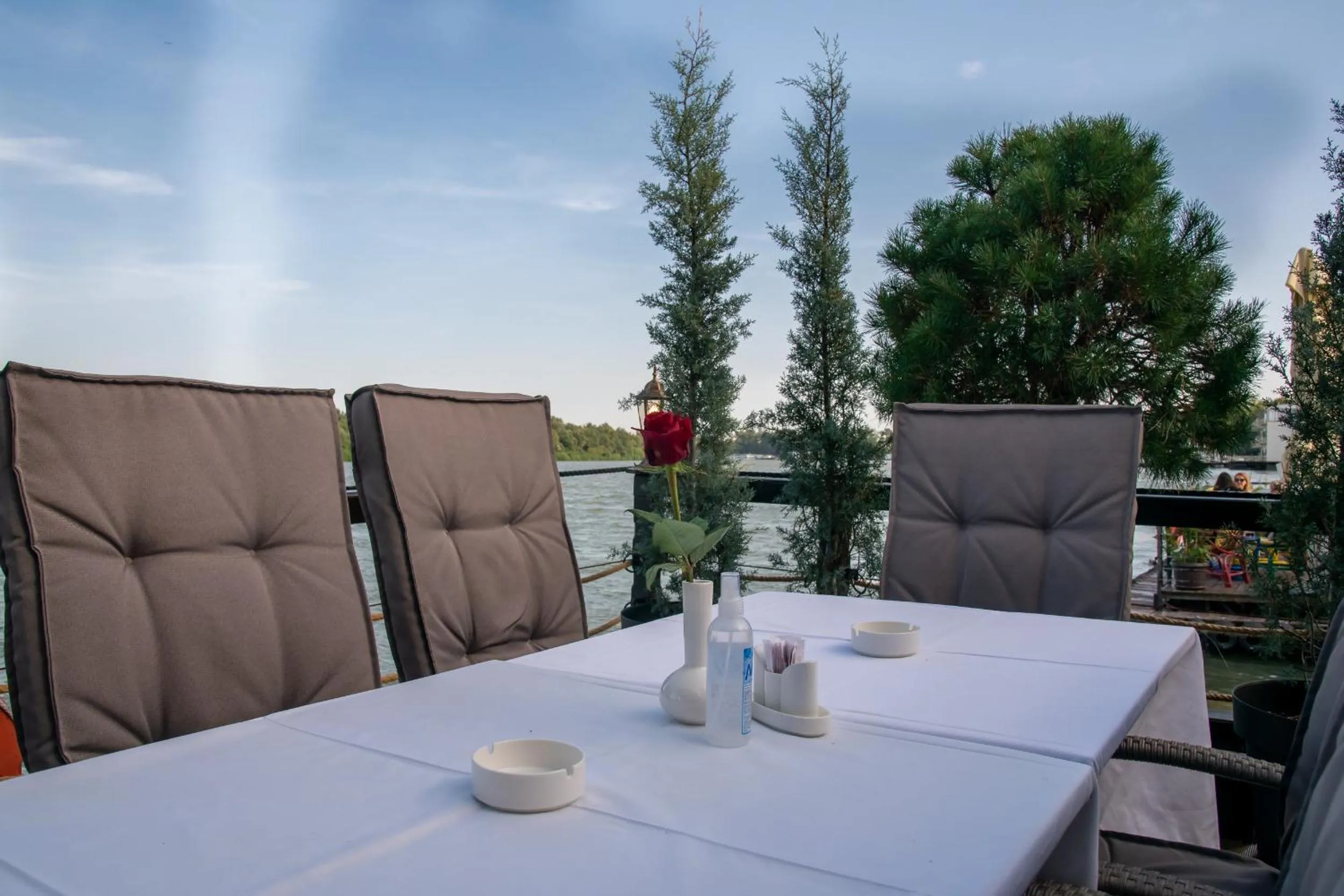 Restaurant/places to eat in Bahus Inn