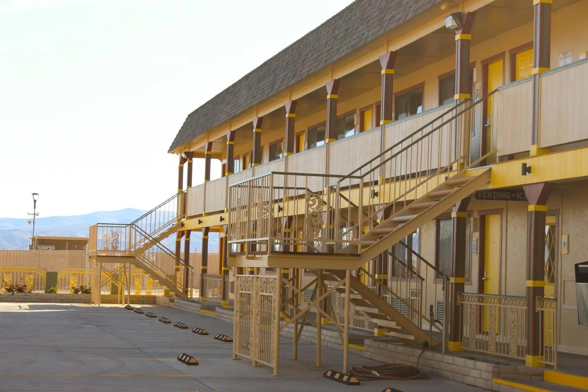 Property building in Hawthorne's Best Inn