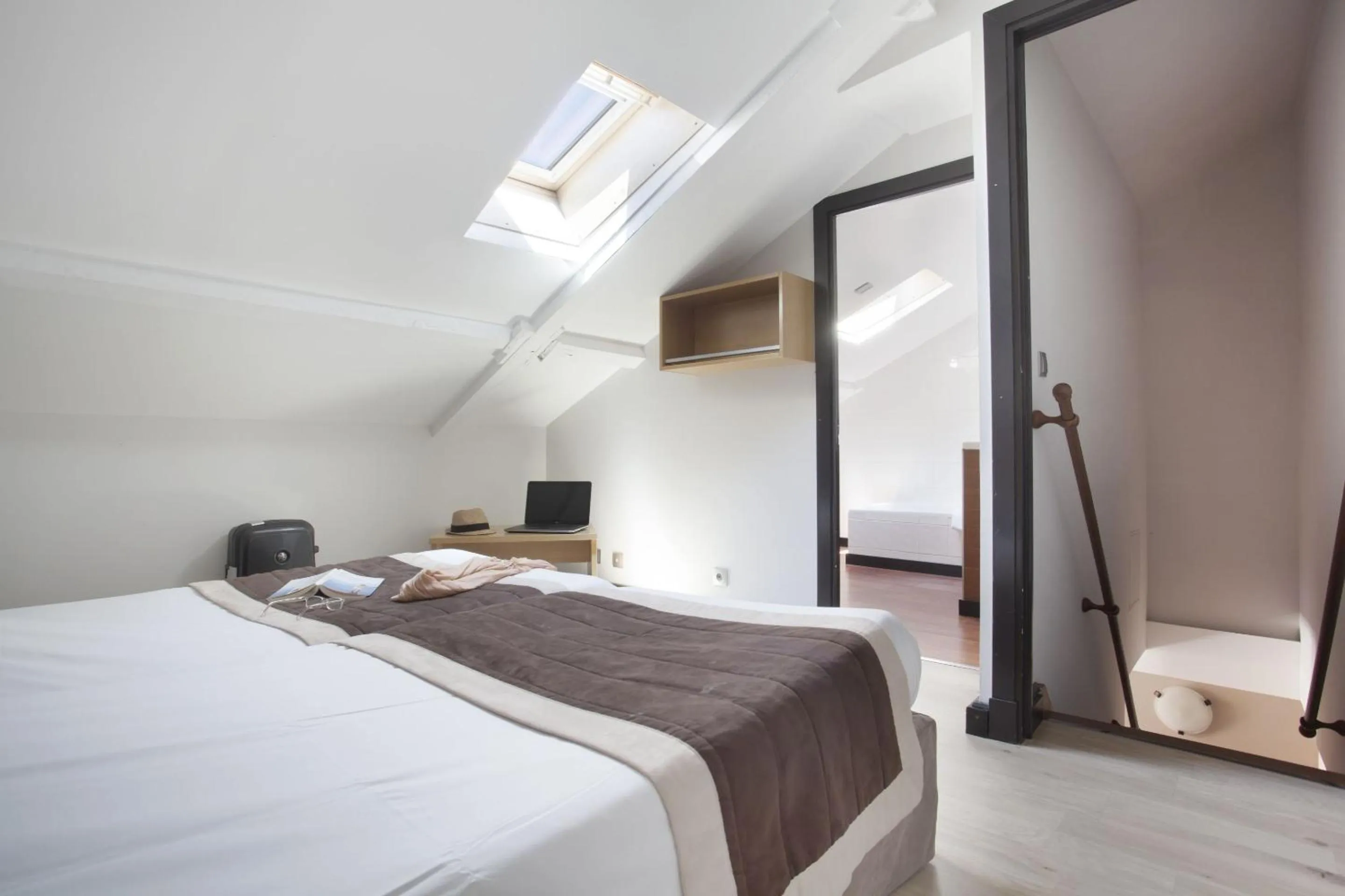 Bedroom, Bed in Appart'hôtel Odalys City - Nice Centre