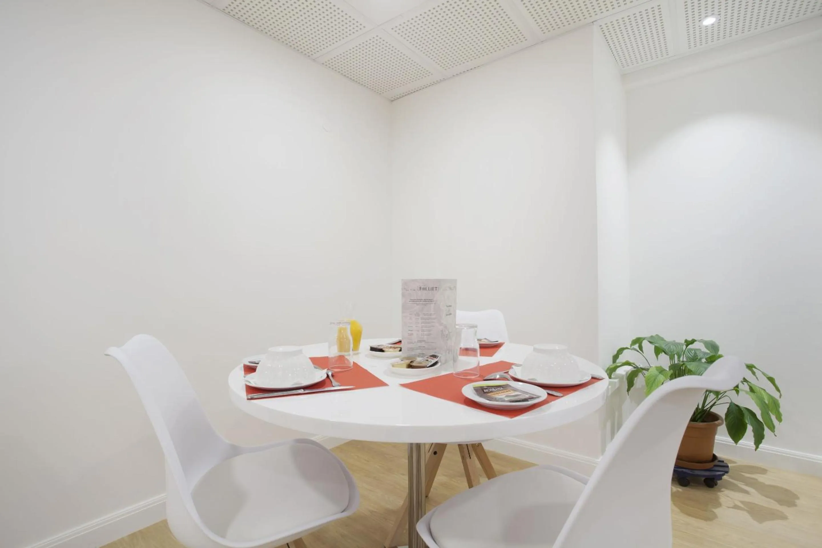 Breakfast in Appart'hôtel Odalys City - Nice Centre