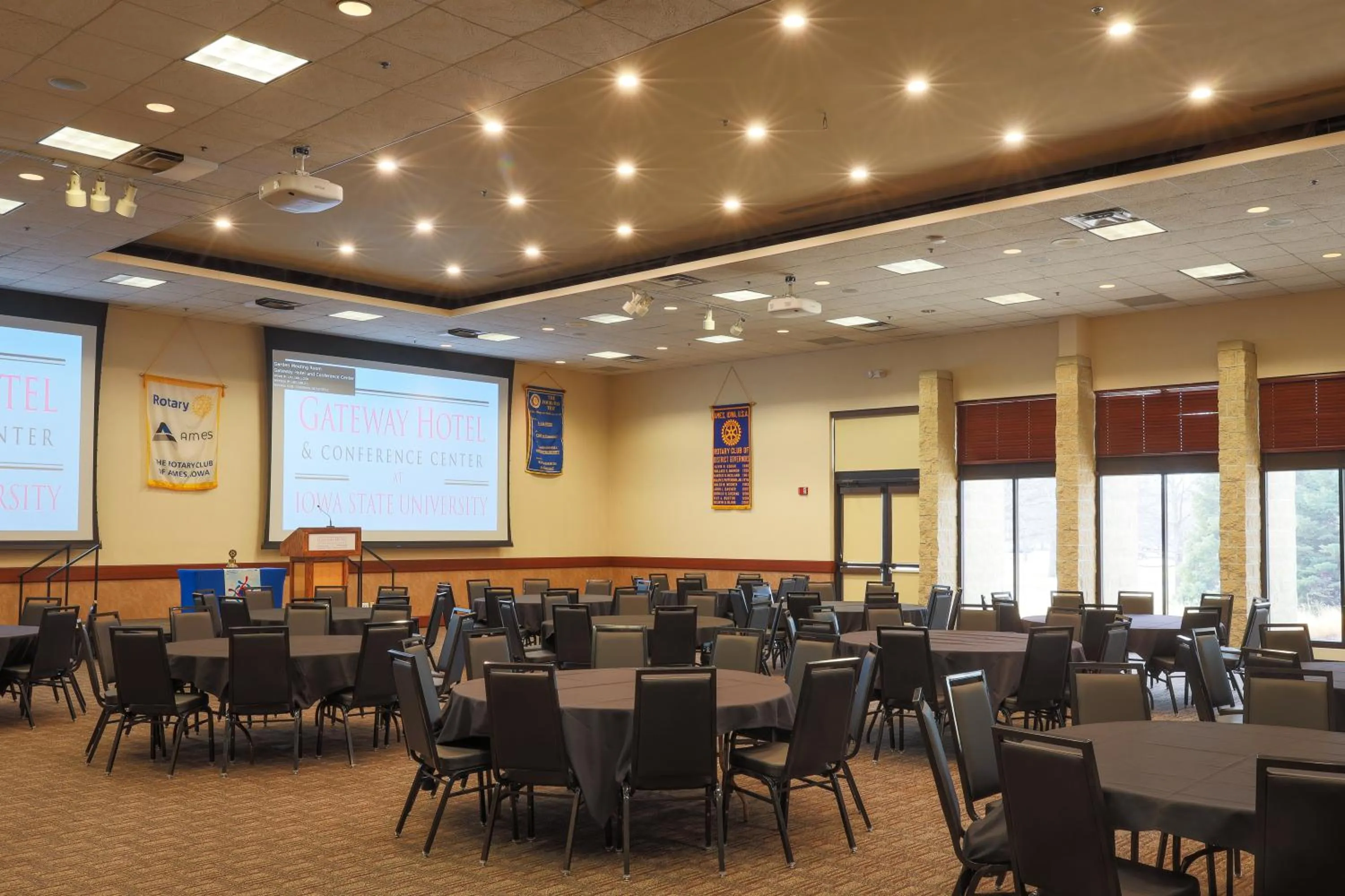 Meeting/conference room in Gateway Hotel and Conference Center