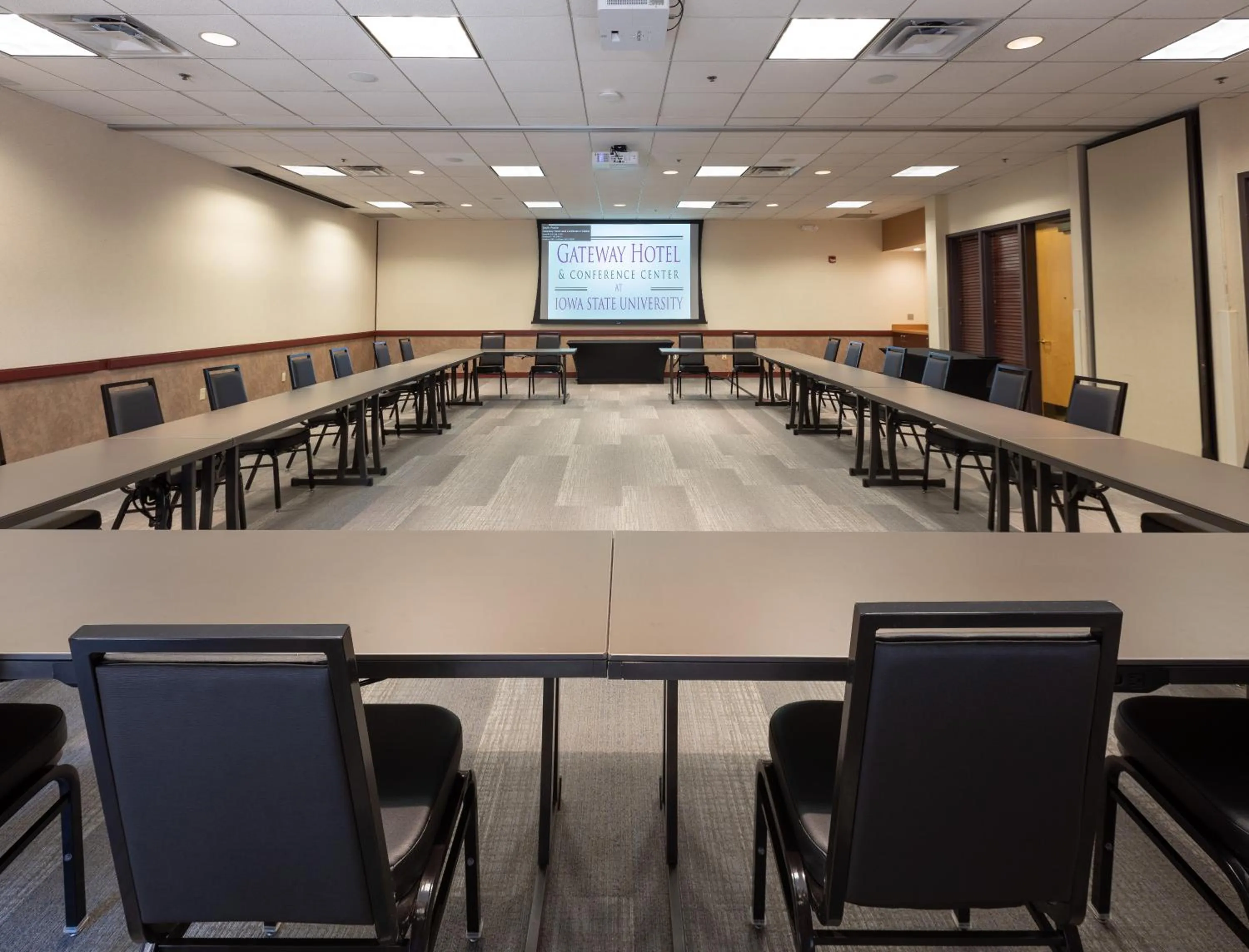 Meeting/conference room in Gateway Hotel and Conference Center