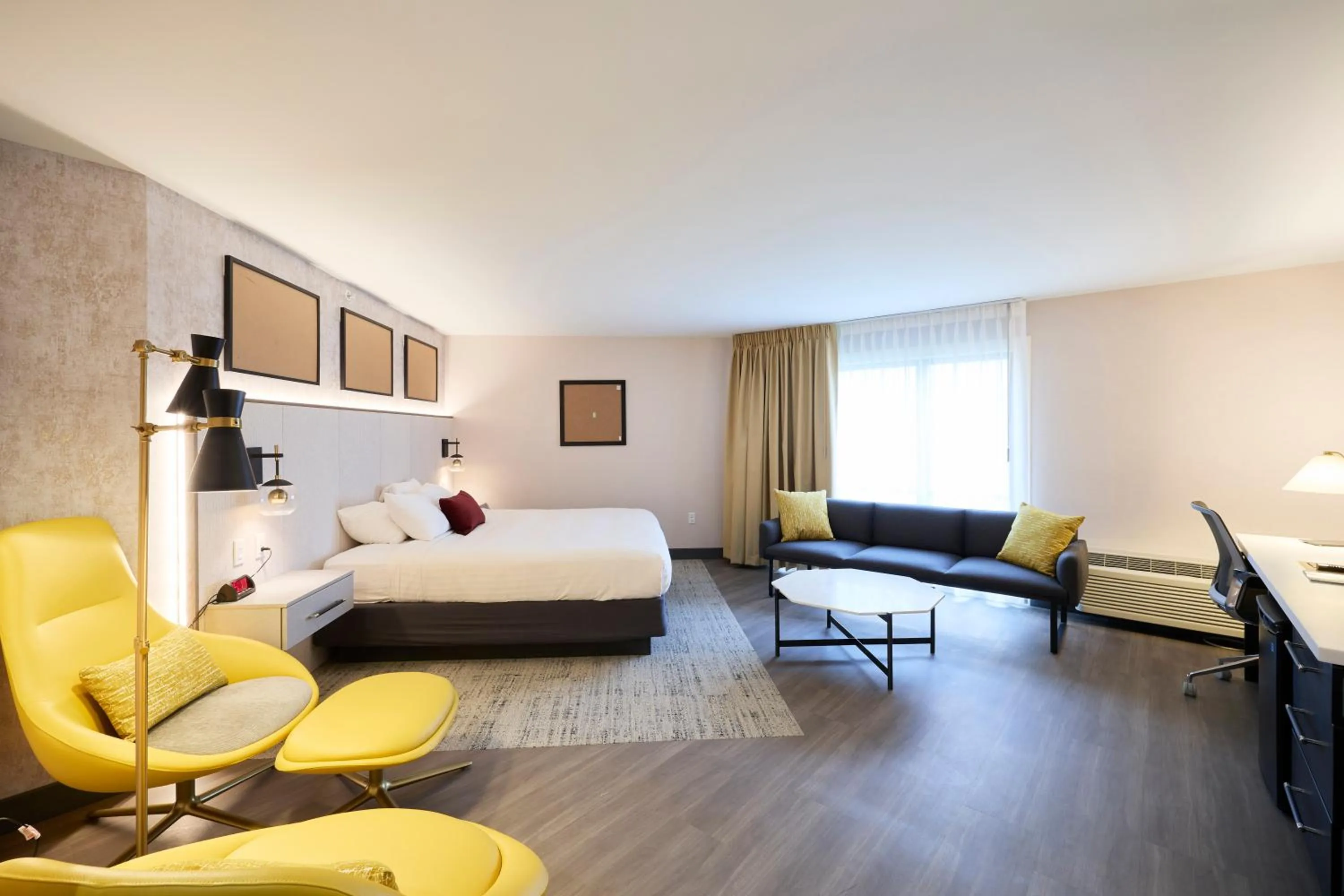 Bed in Gateway Hotel and Conference Center