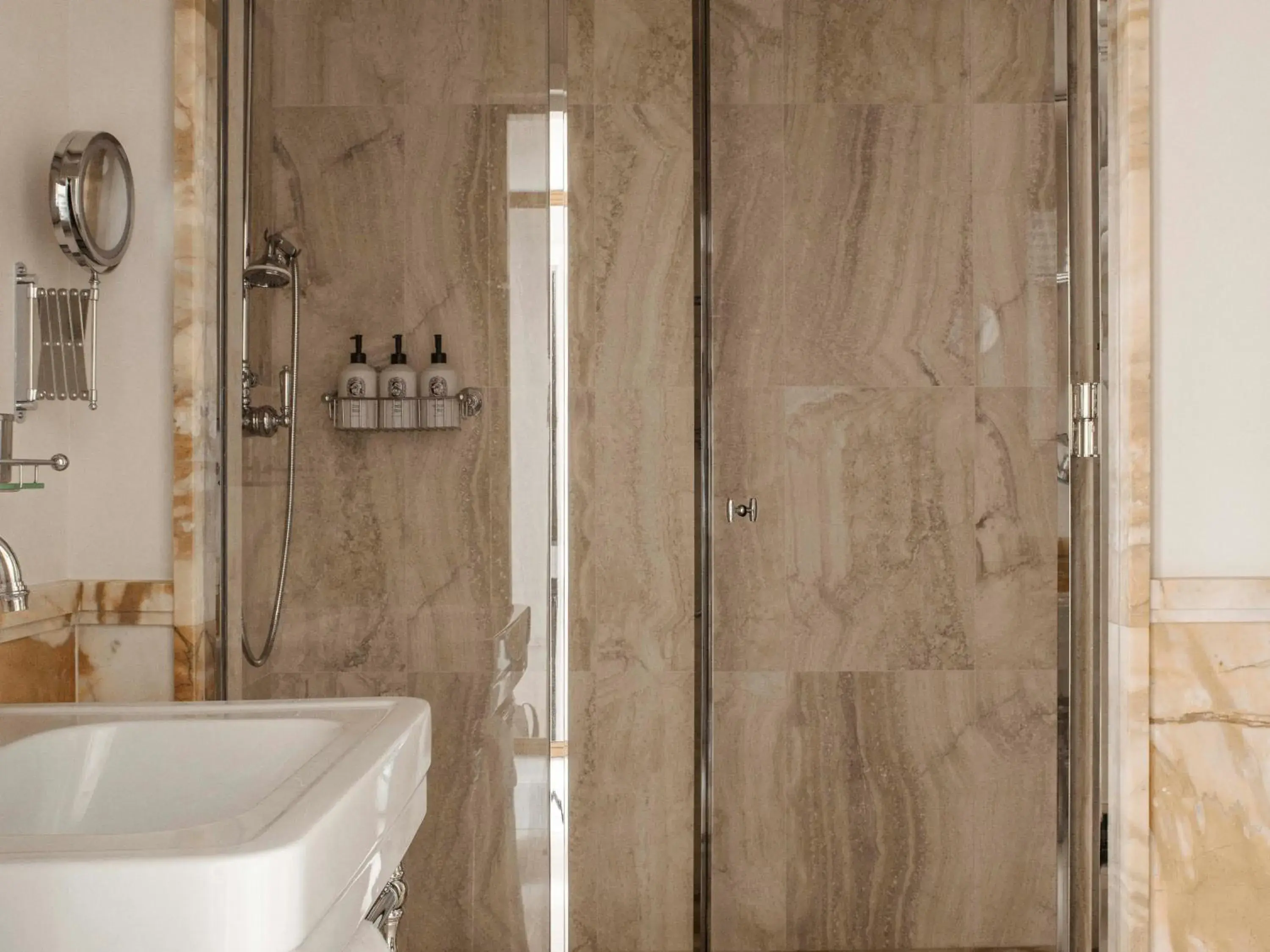 Double Room in Hôtel Balzac Paris & Spa Ikoï Double Room in Hôtel Balzac Paris & Spa Ikoï