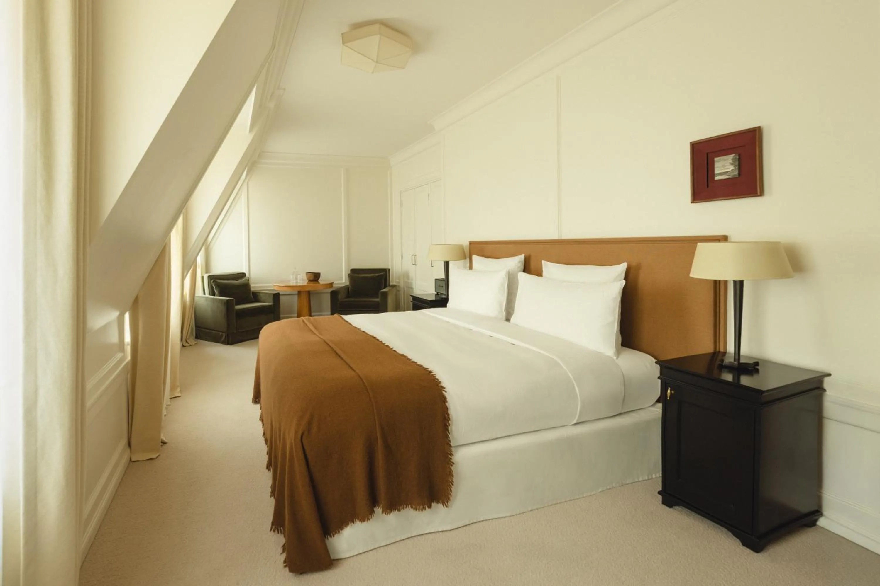 Bed in Hôtel Balzac Paris & Spa Ikoï