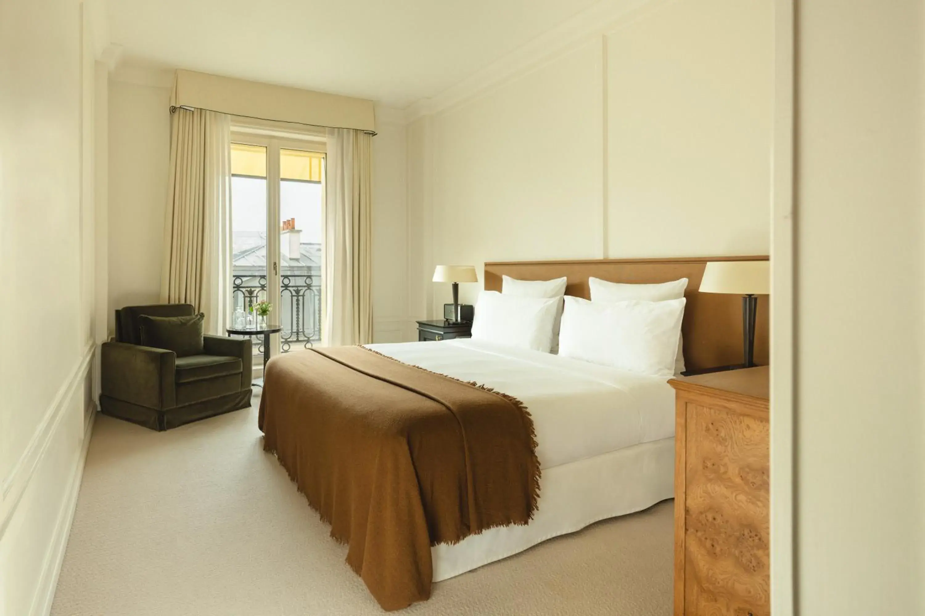 Superior Room in Hôtel Balzac Paris & Spa Ikoï Superior Room in Hôtel Balzac Paris & Spa Ikoï