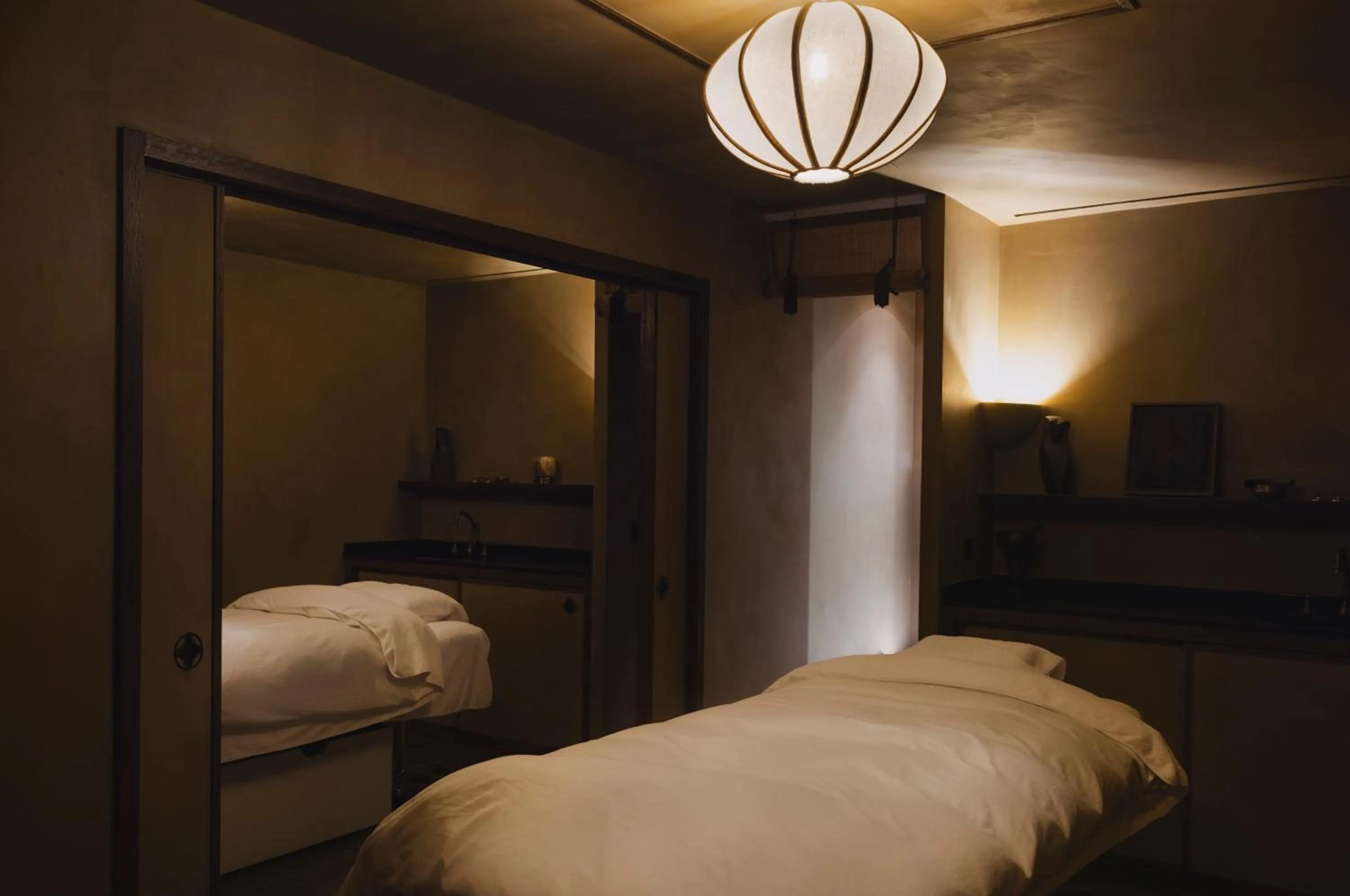 Spa and wellness centre/facilities, Bed in Hôtel Balzac Paris & Spa Ikoï