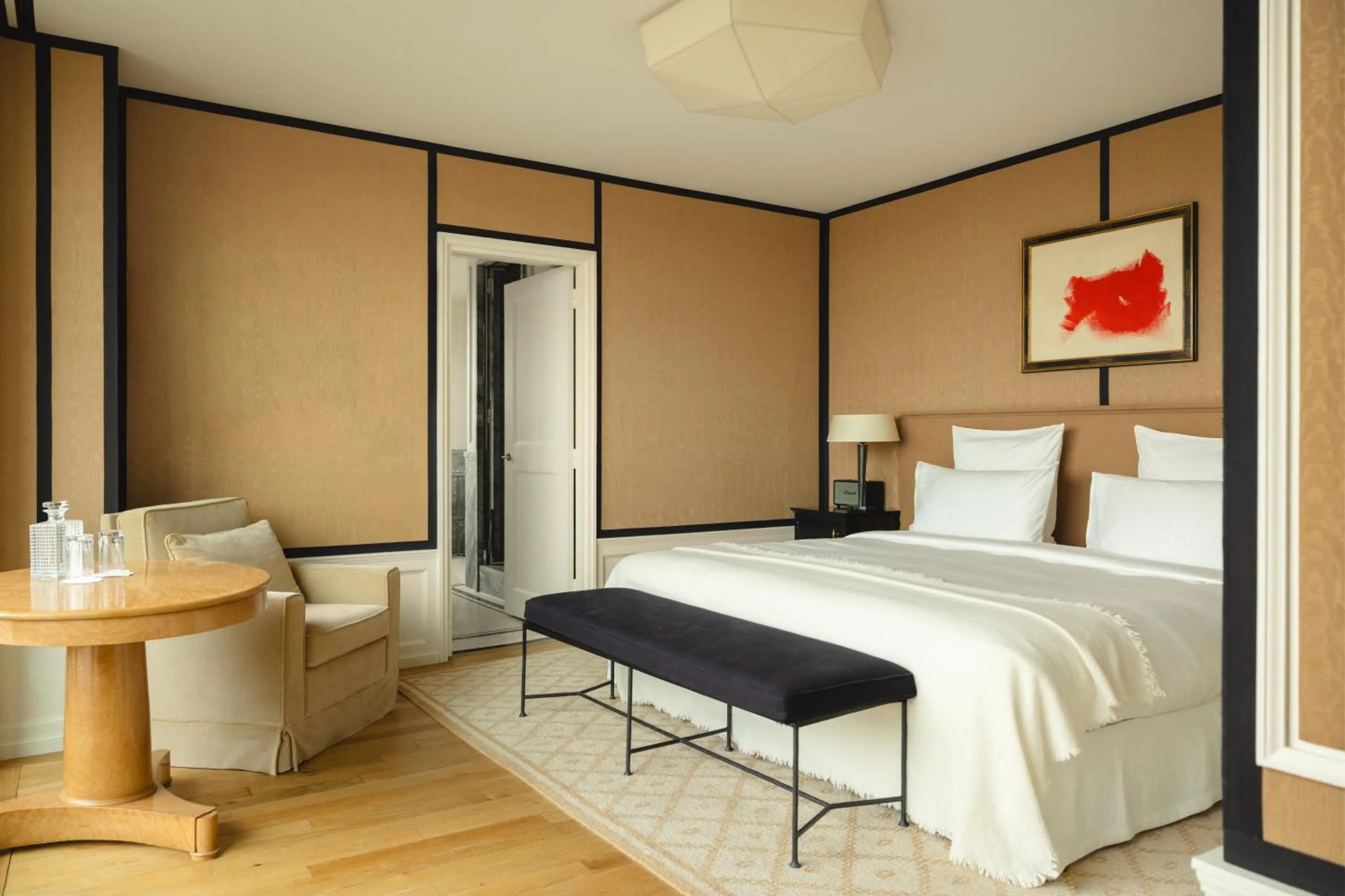 Bed in Hôtel Balzac Paris & Spa Ikoï