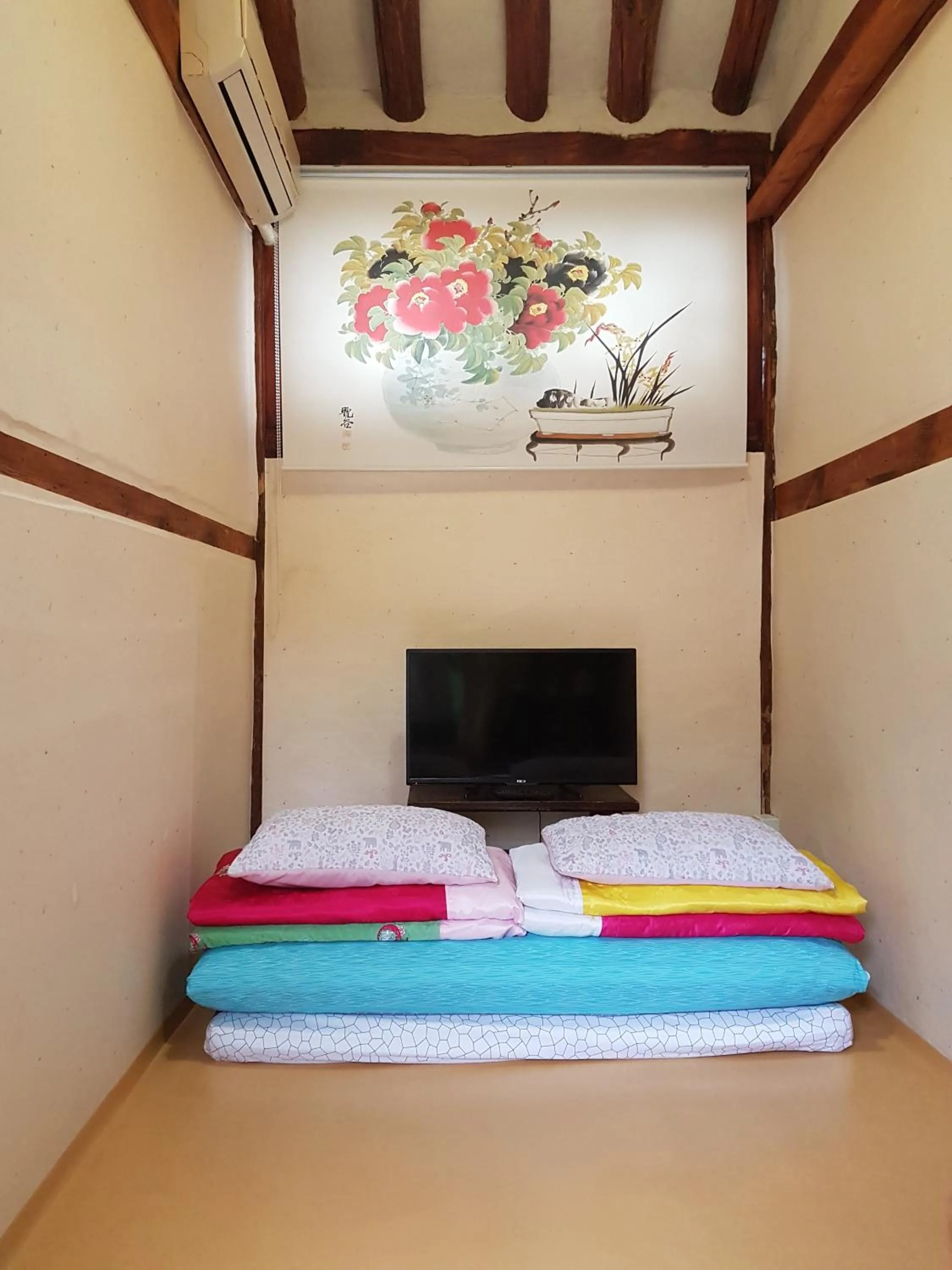 Bed in Gongsimga Hanok Guesthouse