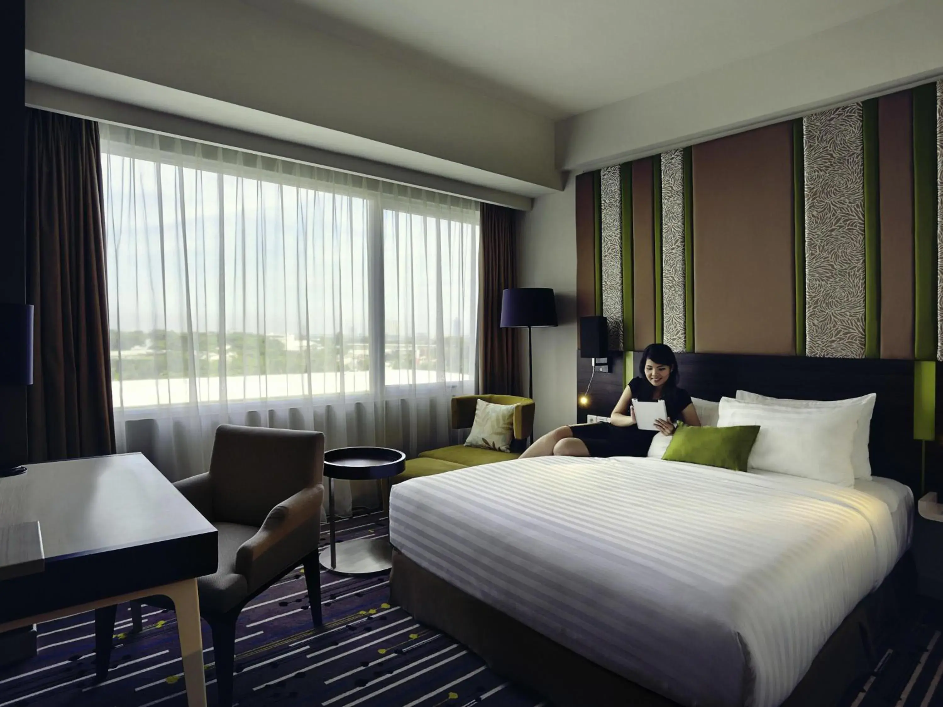 Superior Double Room with Pool View in Mercure Serpong Alam Sutera Superior Double Room with Pool View in Mercure Serpong Alam Sutera