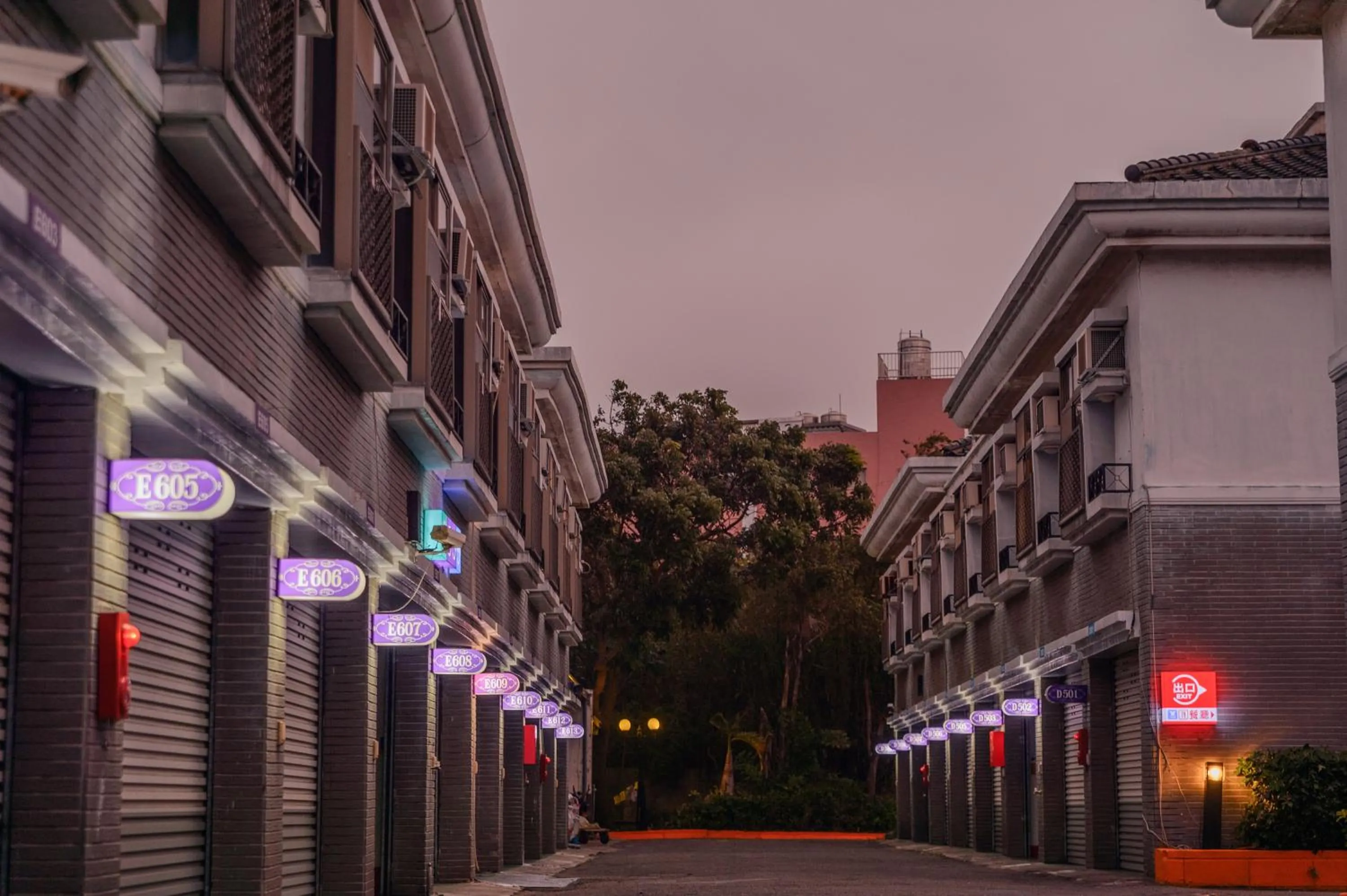 Night in Guest Motel-Zhubei