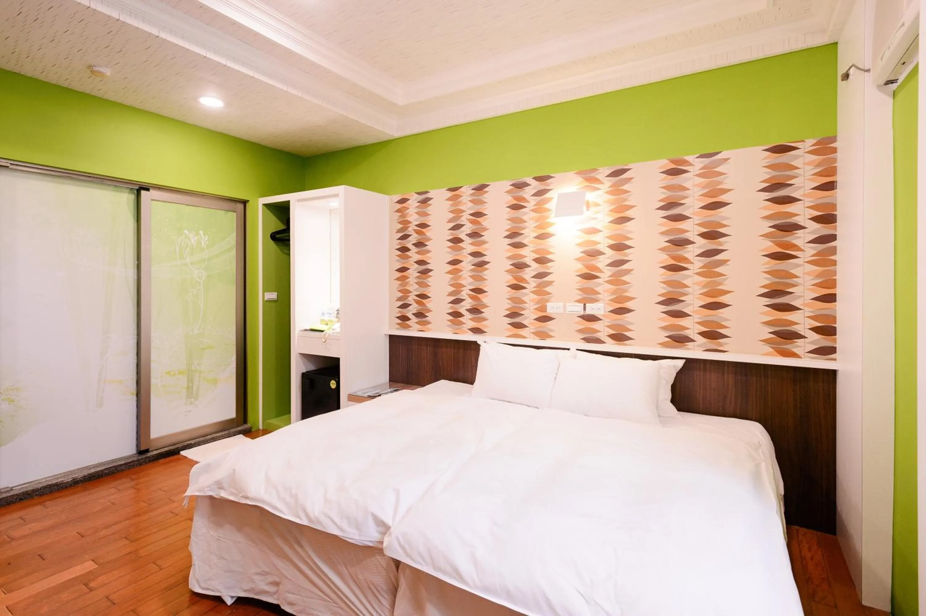 Photo of the whole room, Bed in Guest Motel-Zhubei