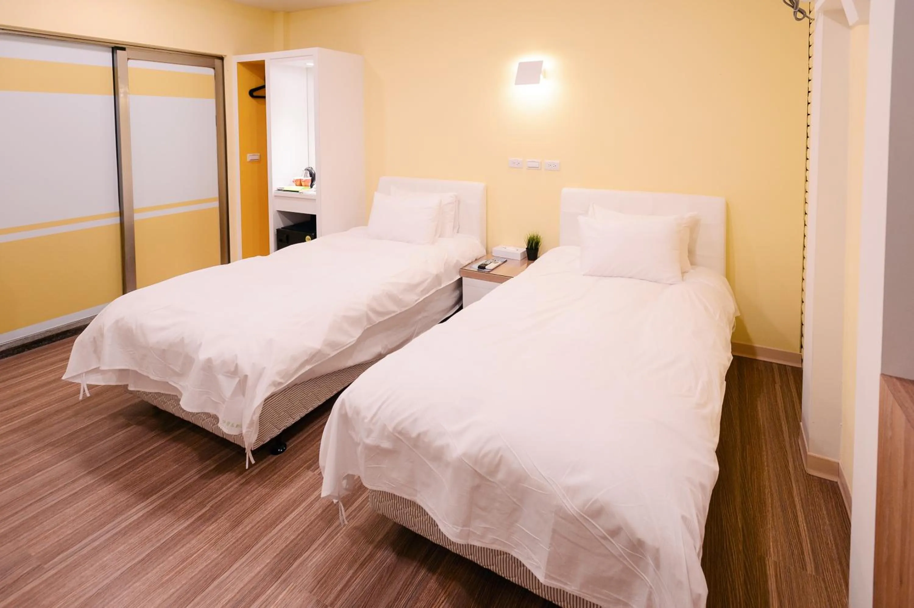 Photo of the whole room, Bed in Guest Motel-Zhubei