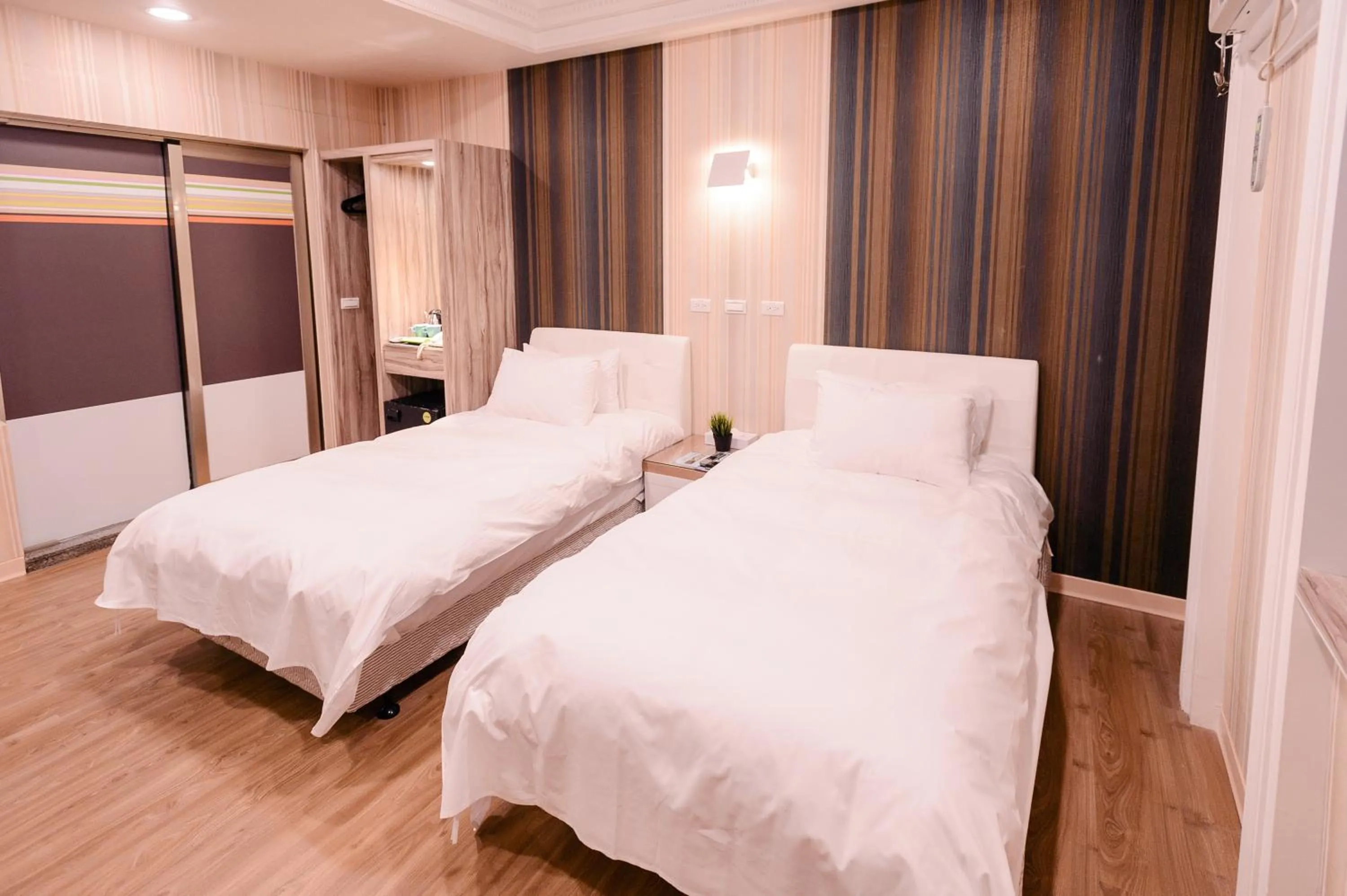 Photo of the whole room, Bed in Guest Motel-Zhubei