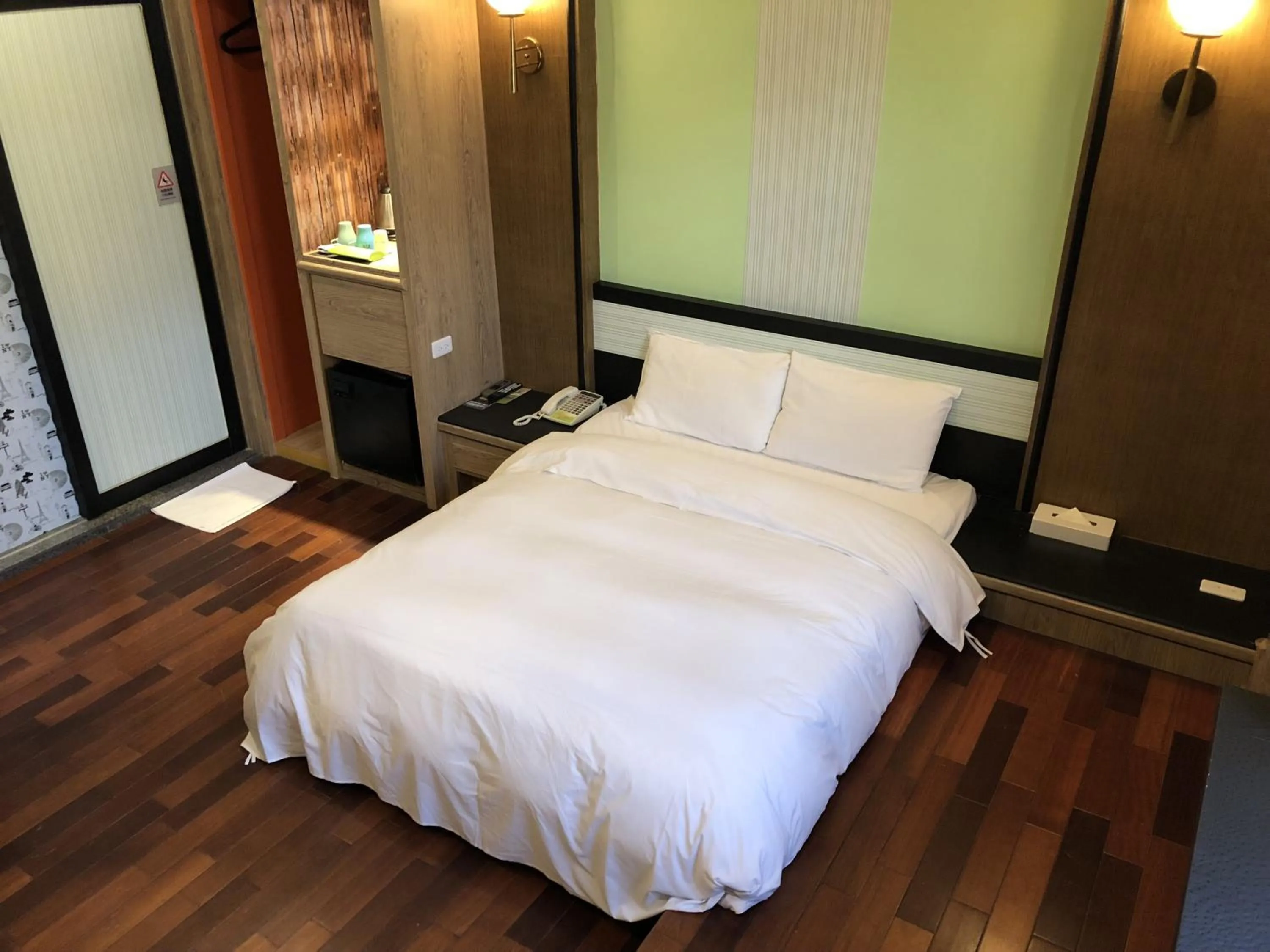 Photo of the whole room, Bed in Guest Motel-Zhubei