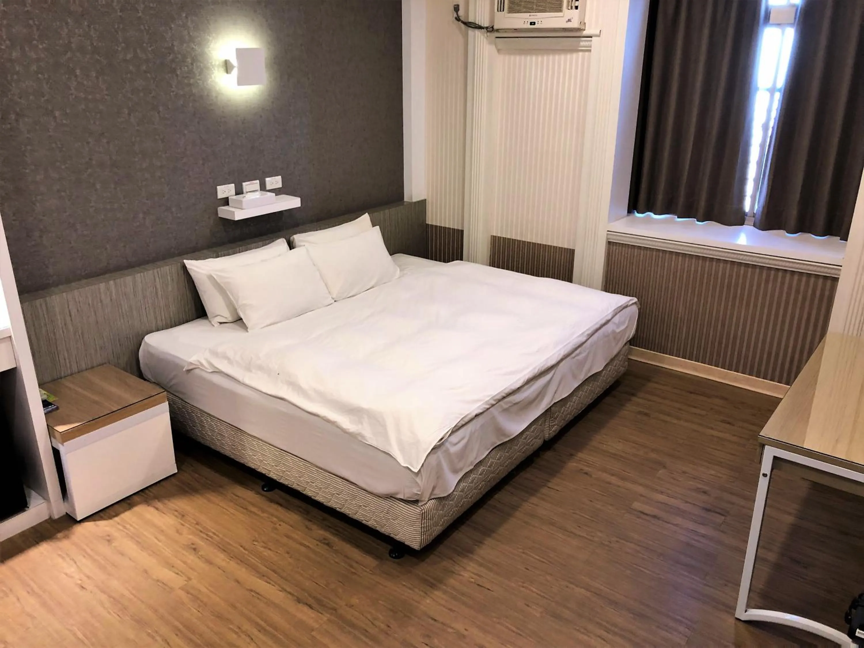 Decorative detail, Bed in Guest Motel-Zhubei