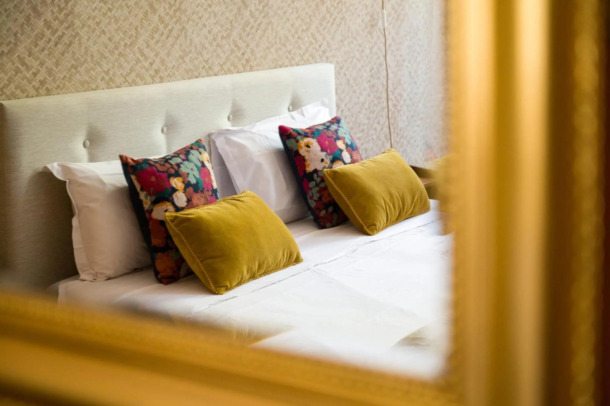 Bed in Grand Hotel De La Poste - Lyon Sud - Vienne