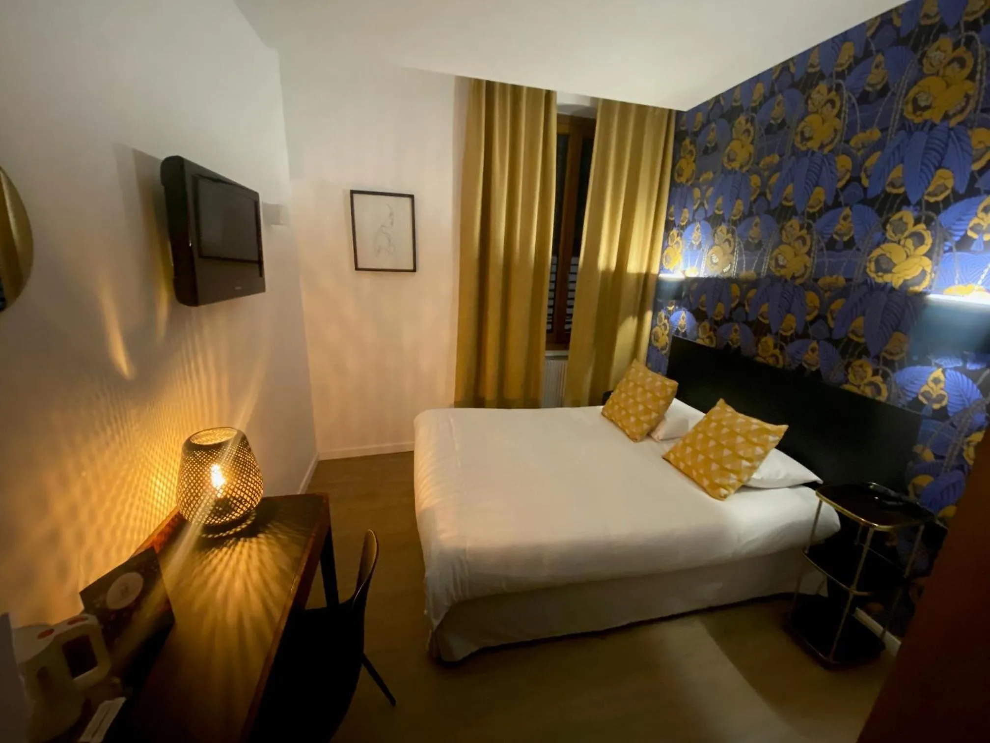 Bed in Grand Hotel De La Poste - Lyon Sud - Vienne