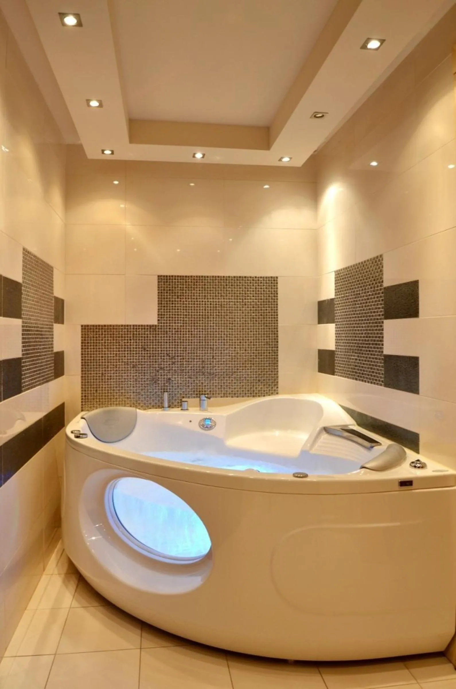 Hot Tub in Hotel Orlik