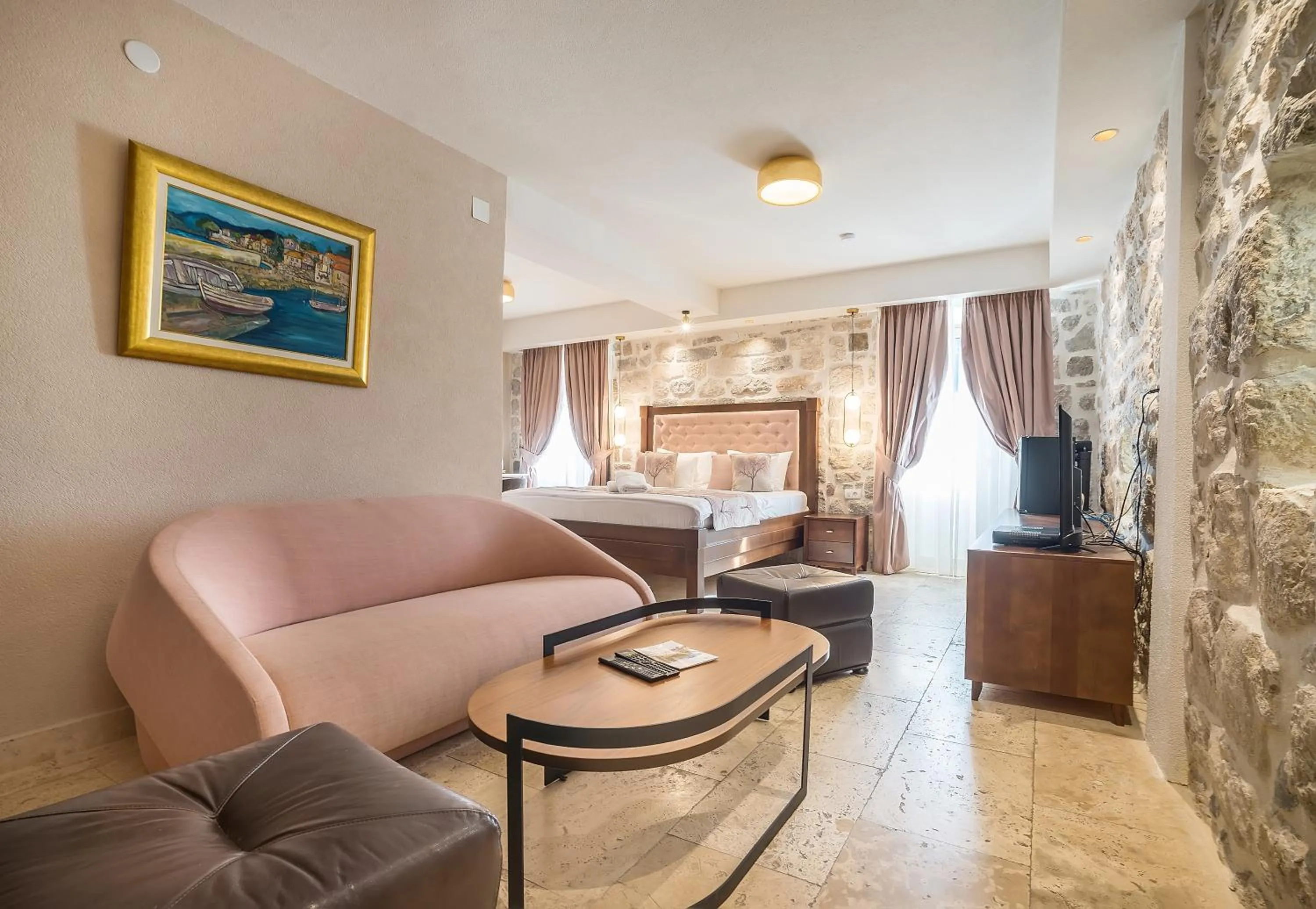 Bed in Conte Hotel & Restaurant