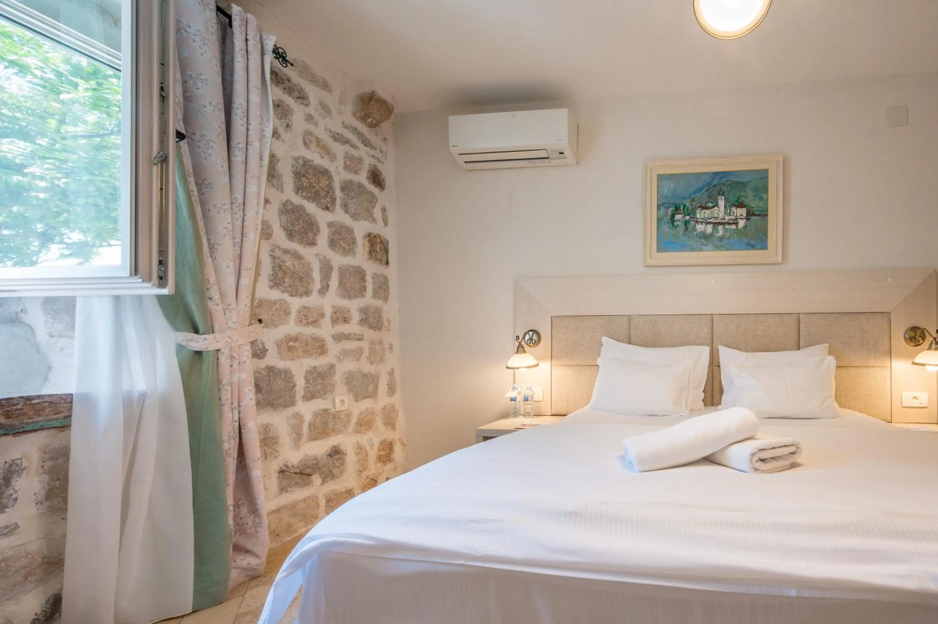 Bed in Conte Hotel & Restaurant