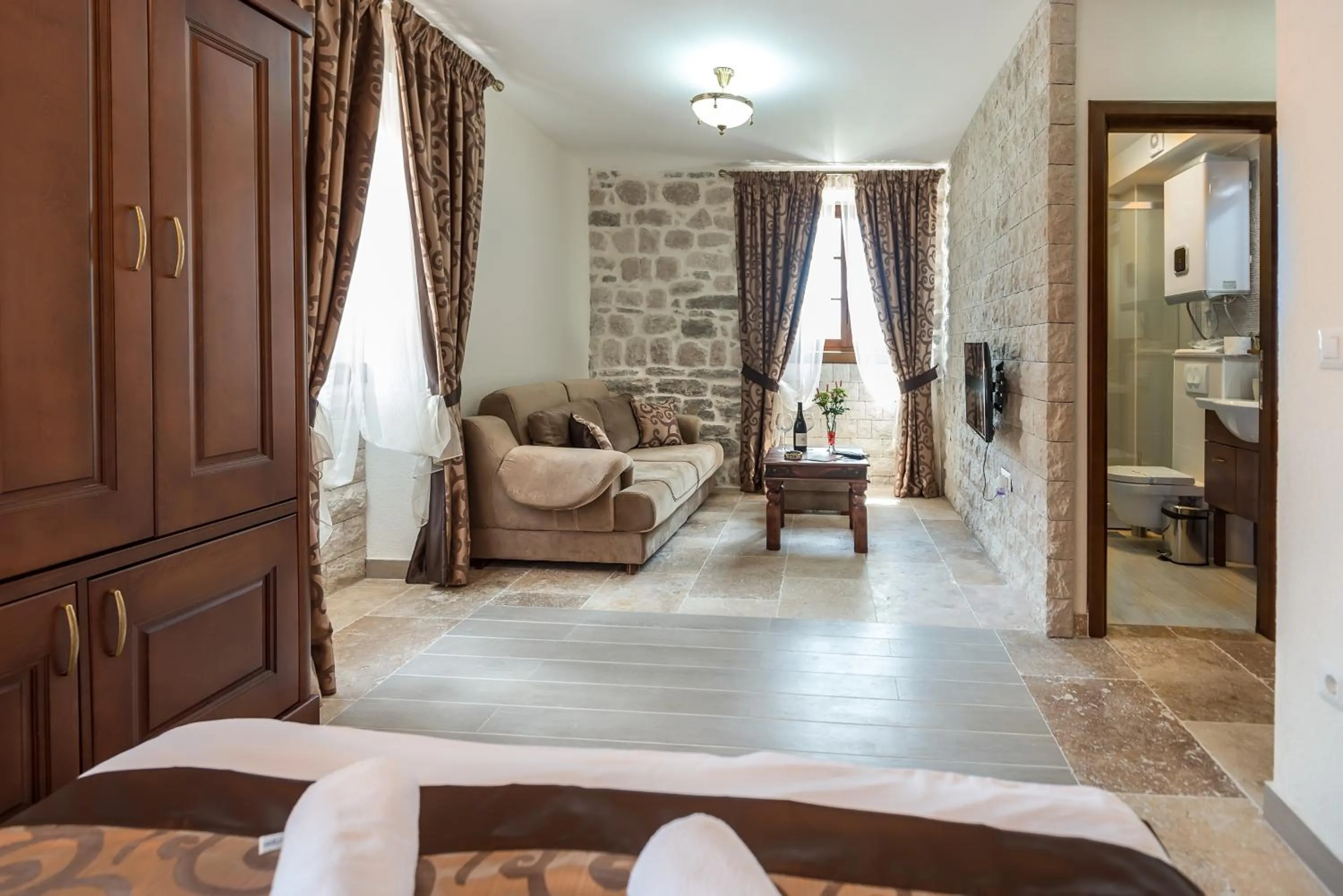 Conte Hotel & Restaurant